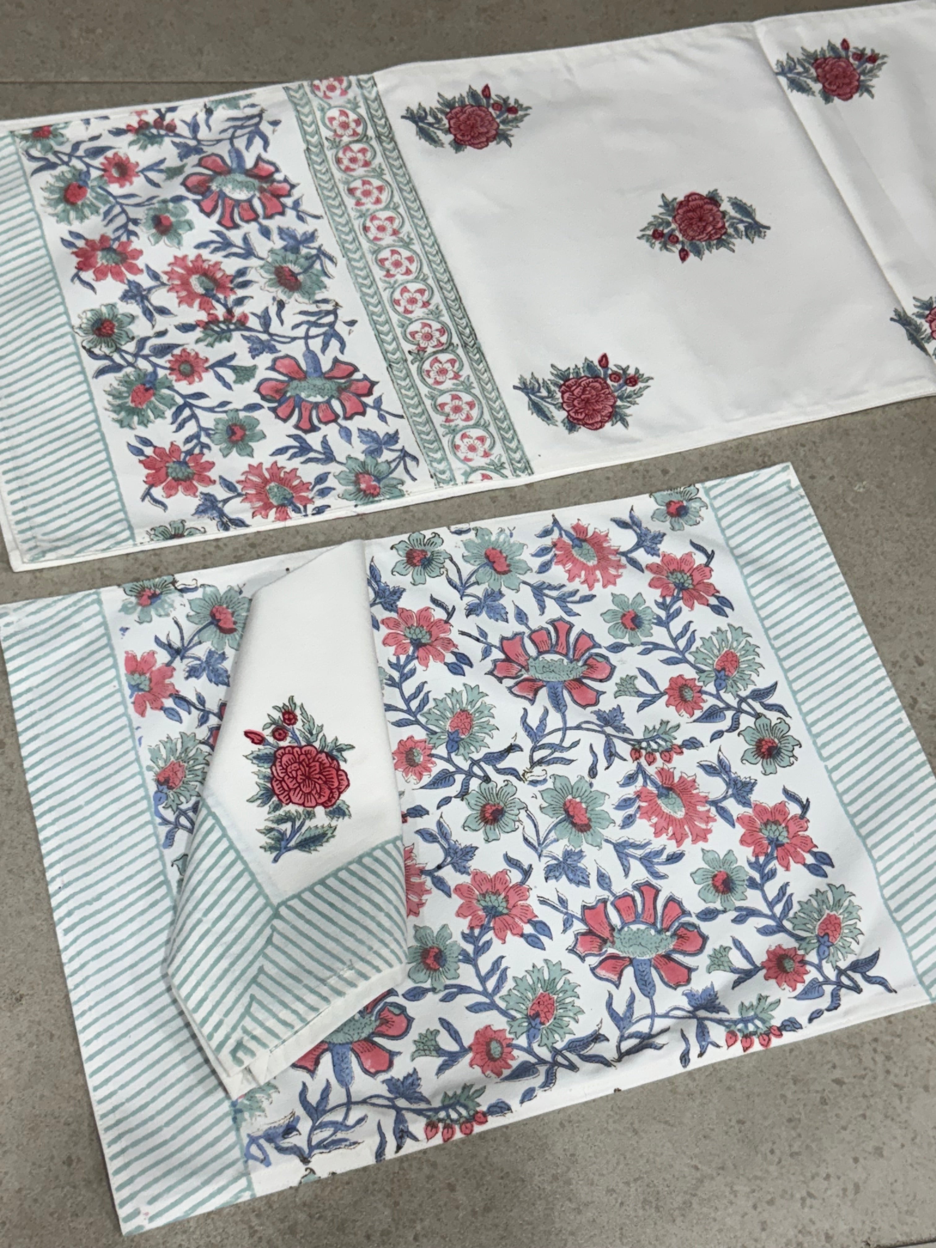 SIX SEATER TABLE RUNNER , SIX MATS AND SIX NAPKIN SET
