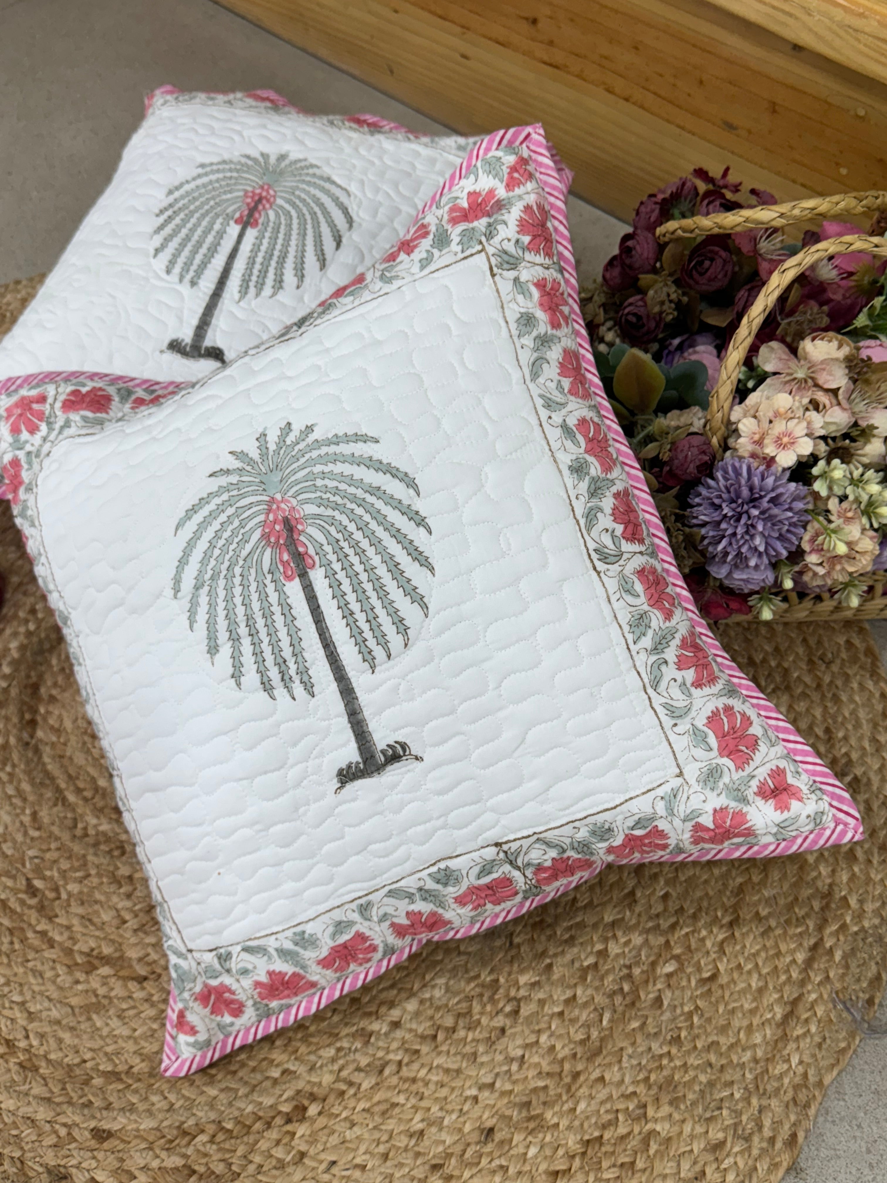 A PAIR OF QUILTED HANDBLOCK PRINTED 16*16 INCHES CUSHION