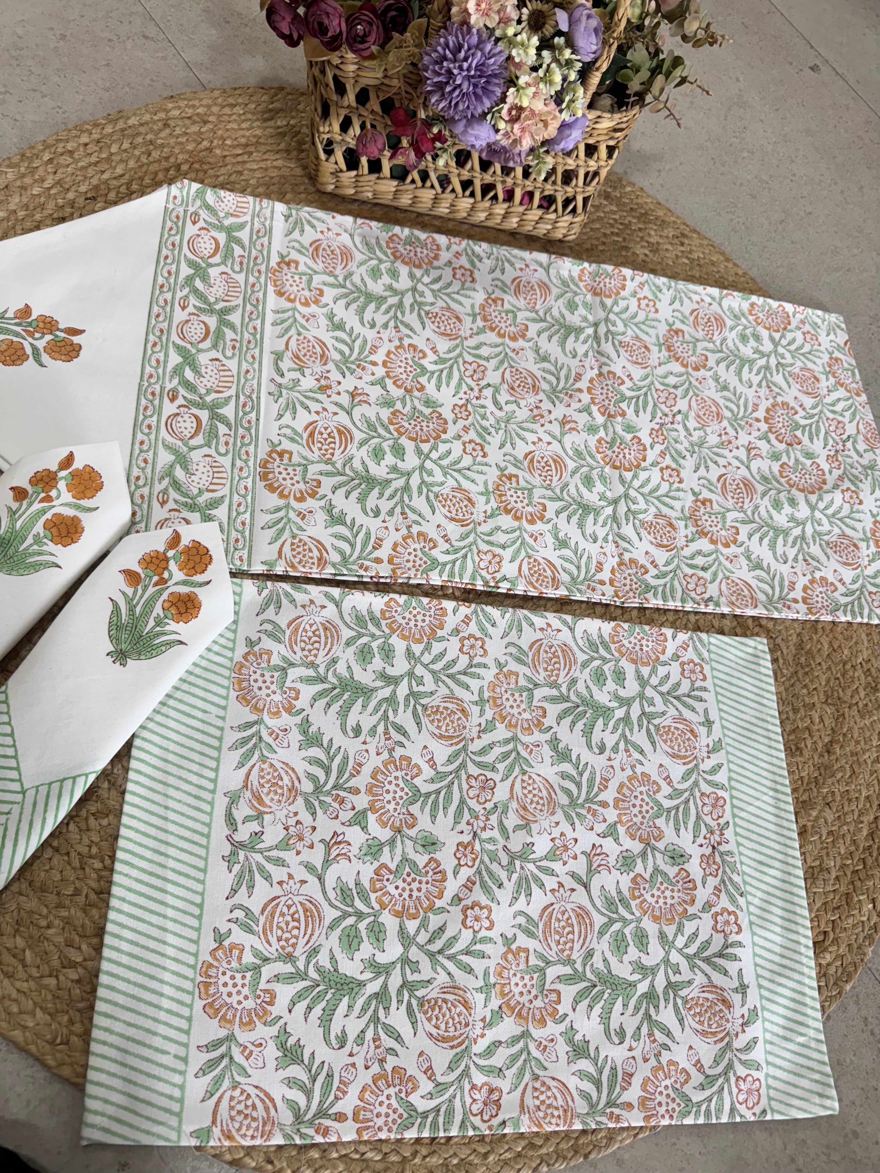 SIX SEATER TABLE RUNNER , SIX MATS AND SIX NAPKIN SET