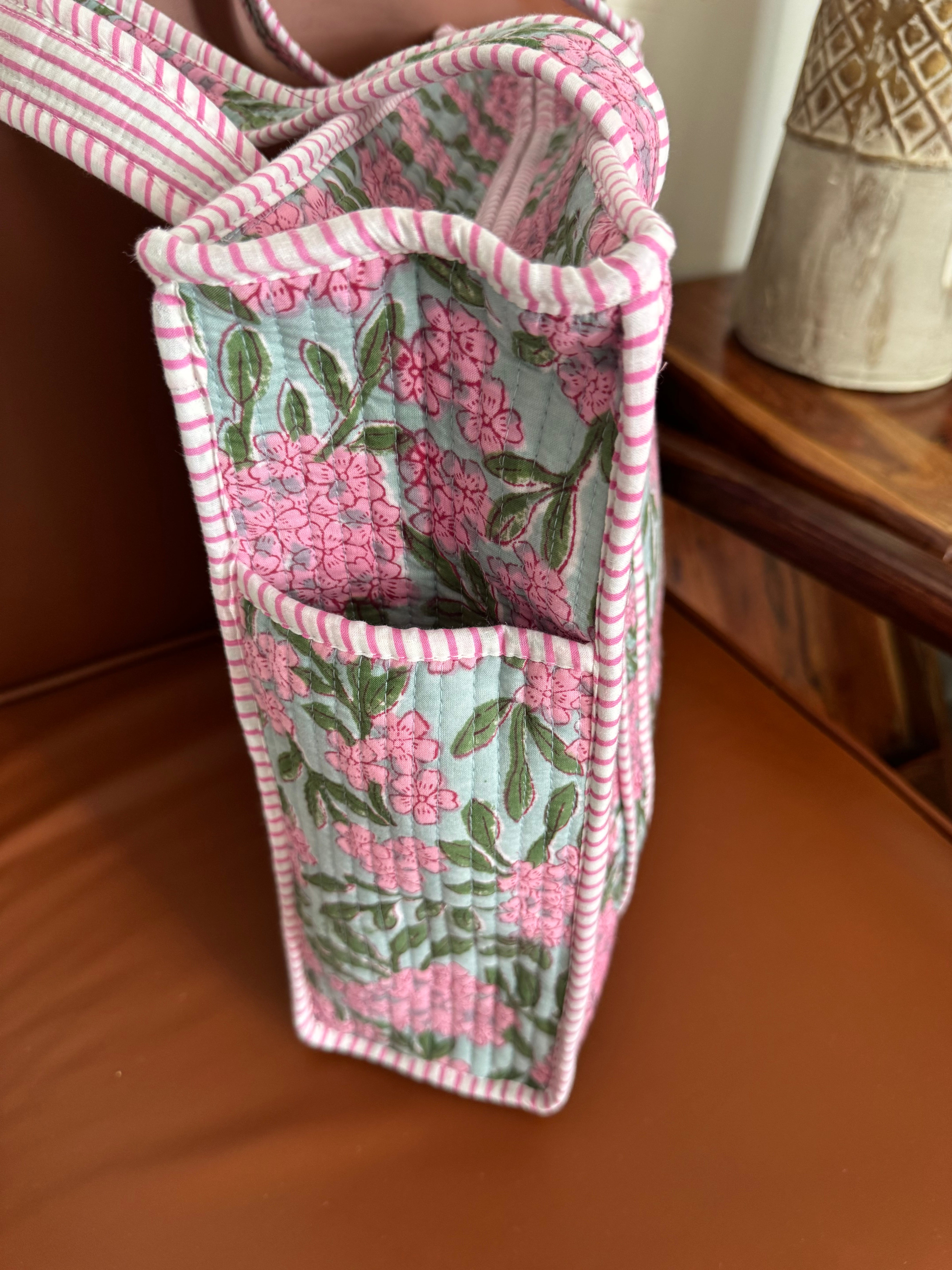 MEDIUM TOTE BAG WITH THREE POCKETS