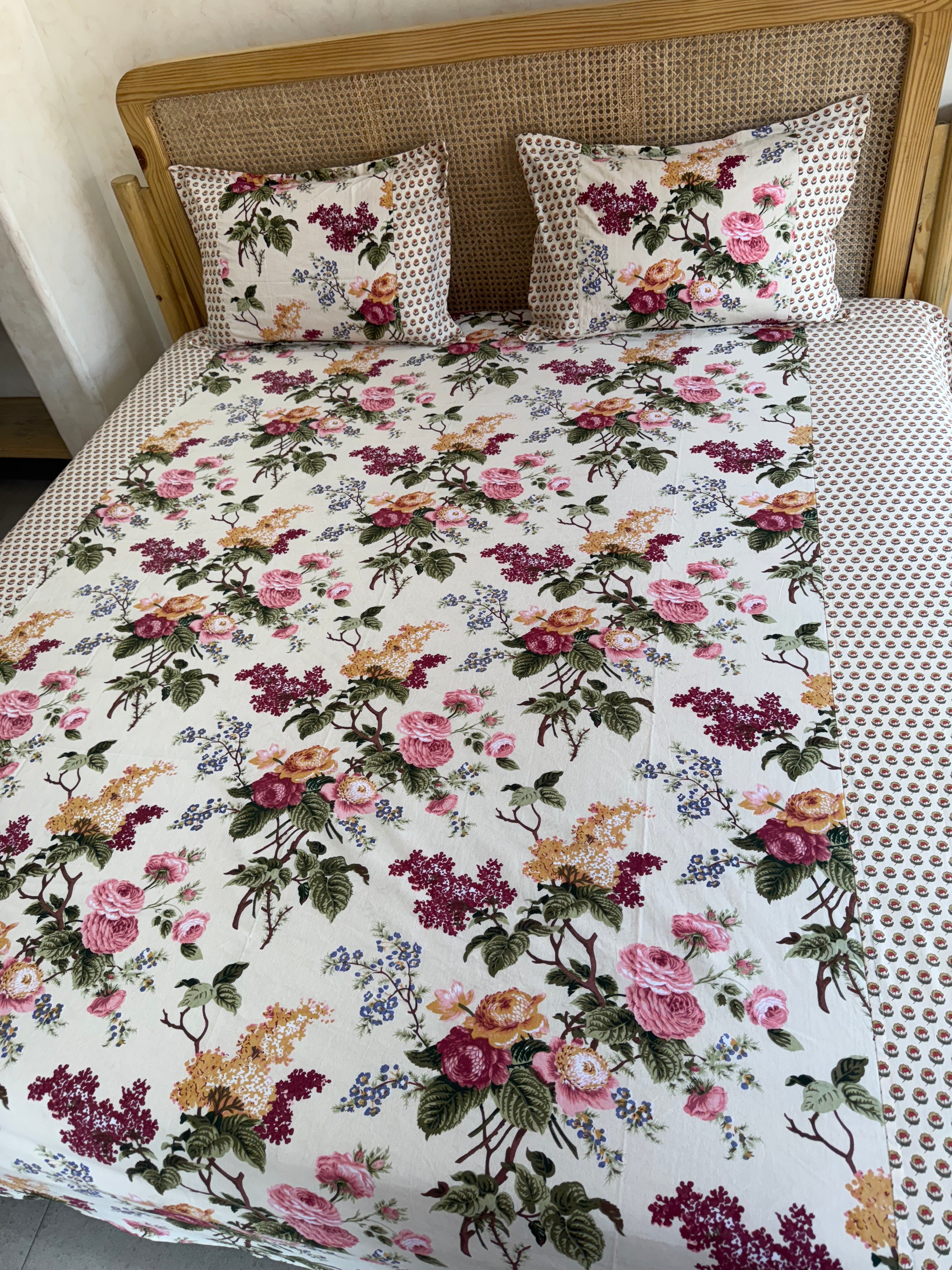 KANAK BEDSHEET WITH TWO PILLOW CASES