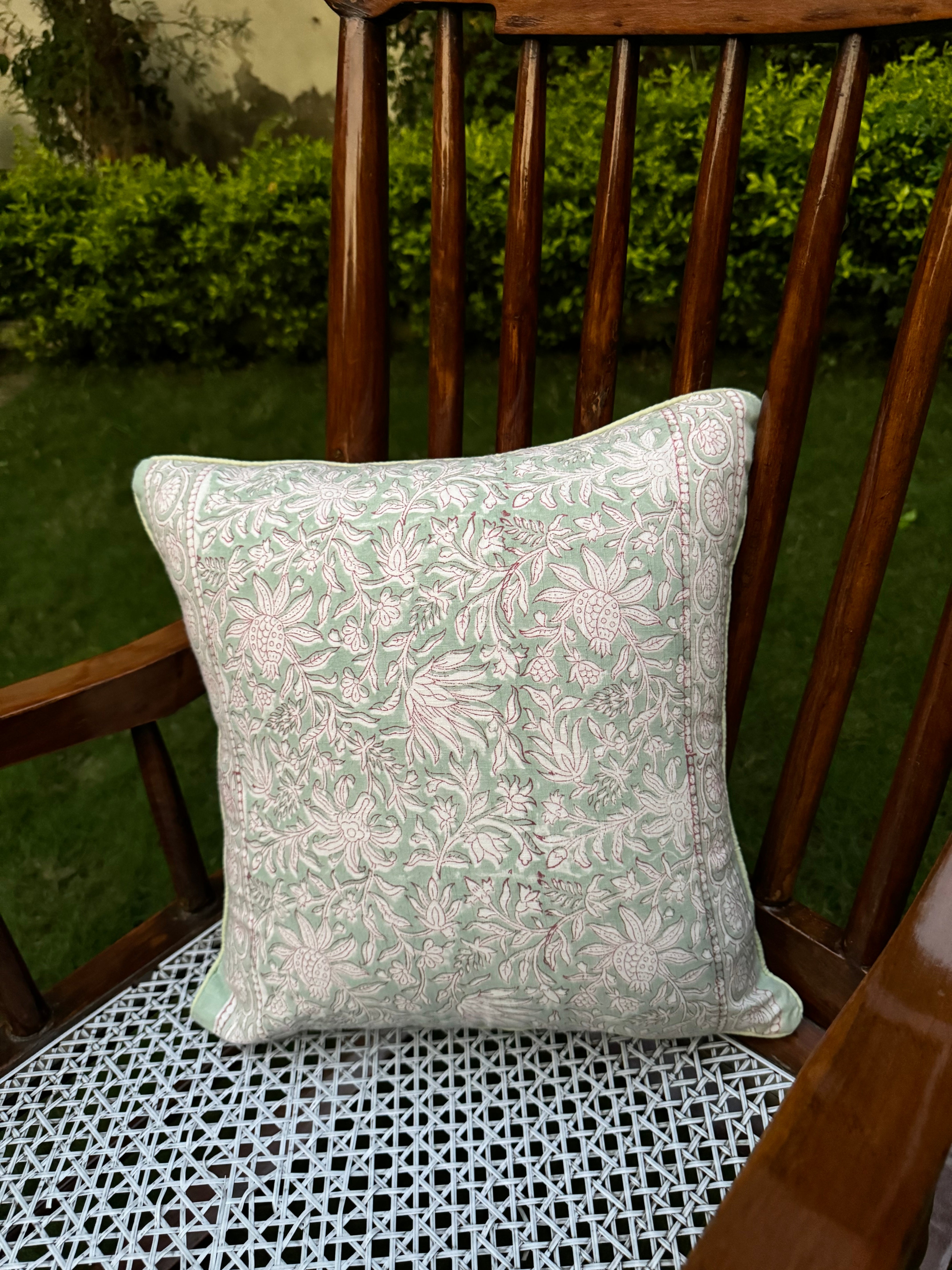 A PAIR OF HANDBLOCK PRINTED 16*16 INCHES CUSHION COVER