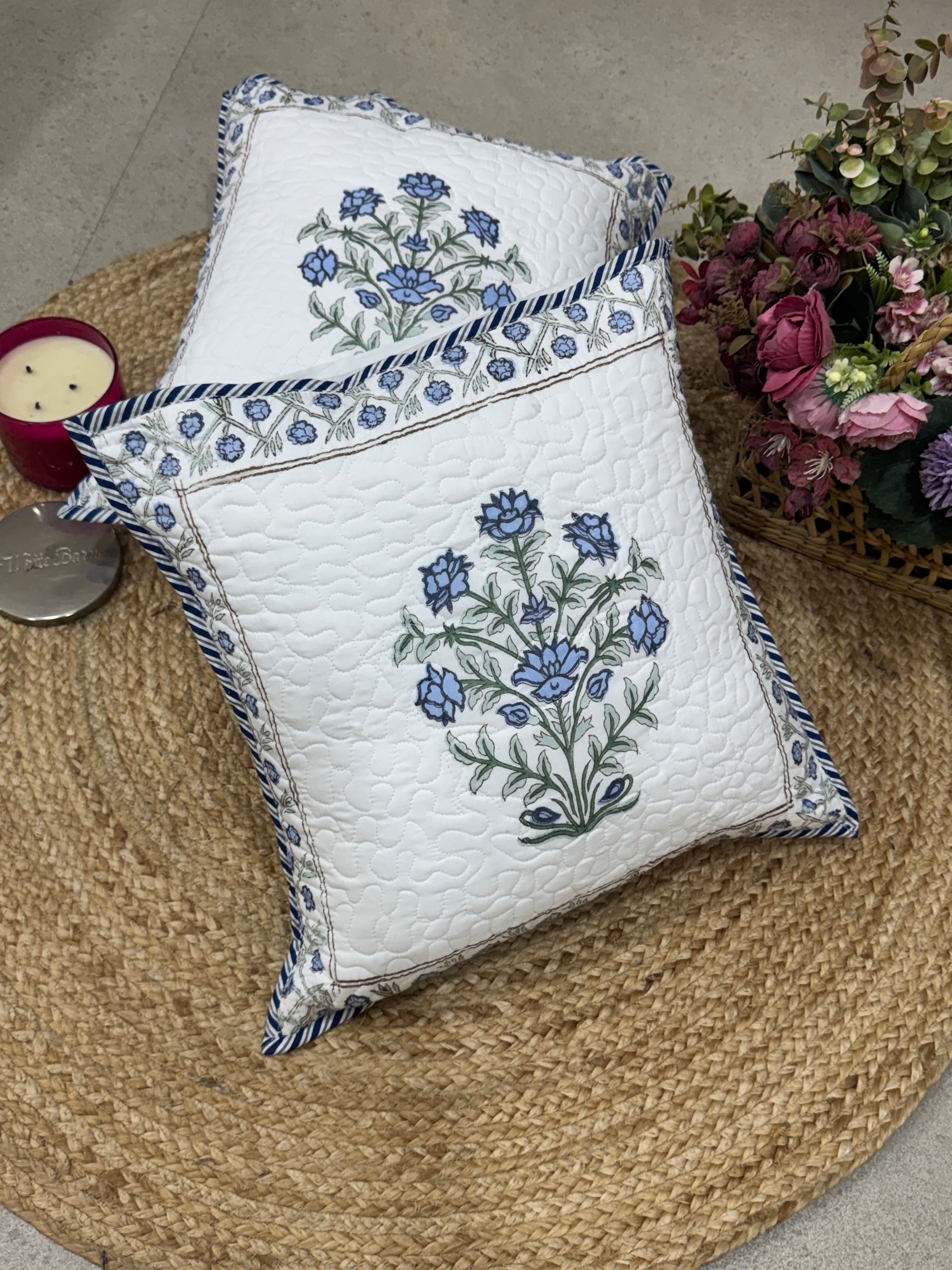 A PAIR OF QUILTED HANDBLOCK PRINTED 16*16 INCHES CUSHION