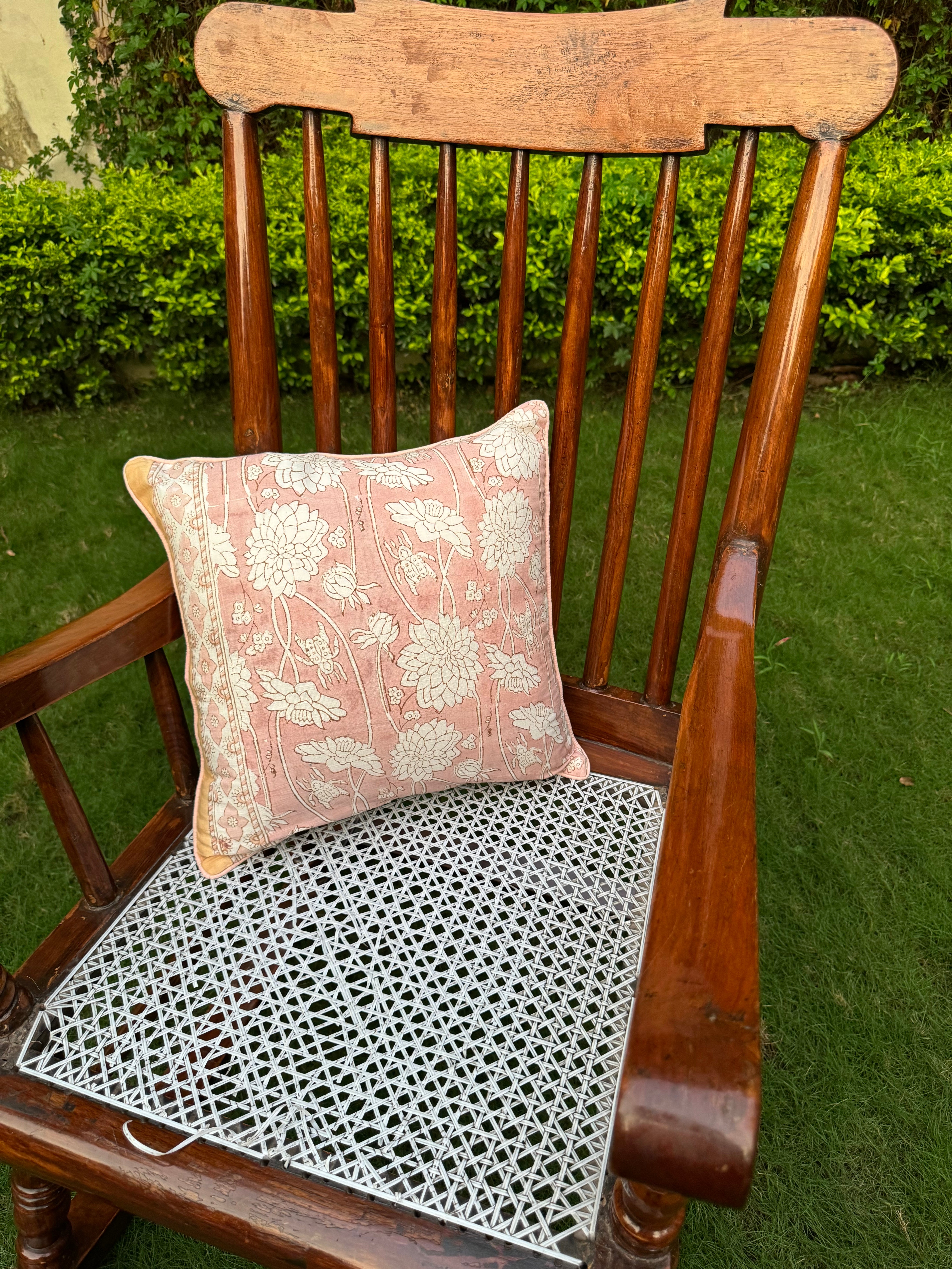 A PAIR OF HANDBLOCK PRINTED 16*16 INCHES CUSHION COVER