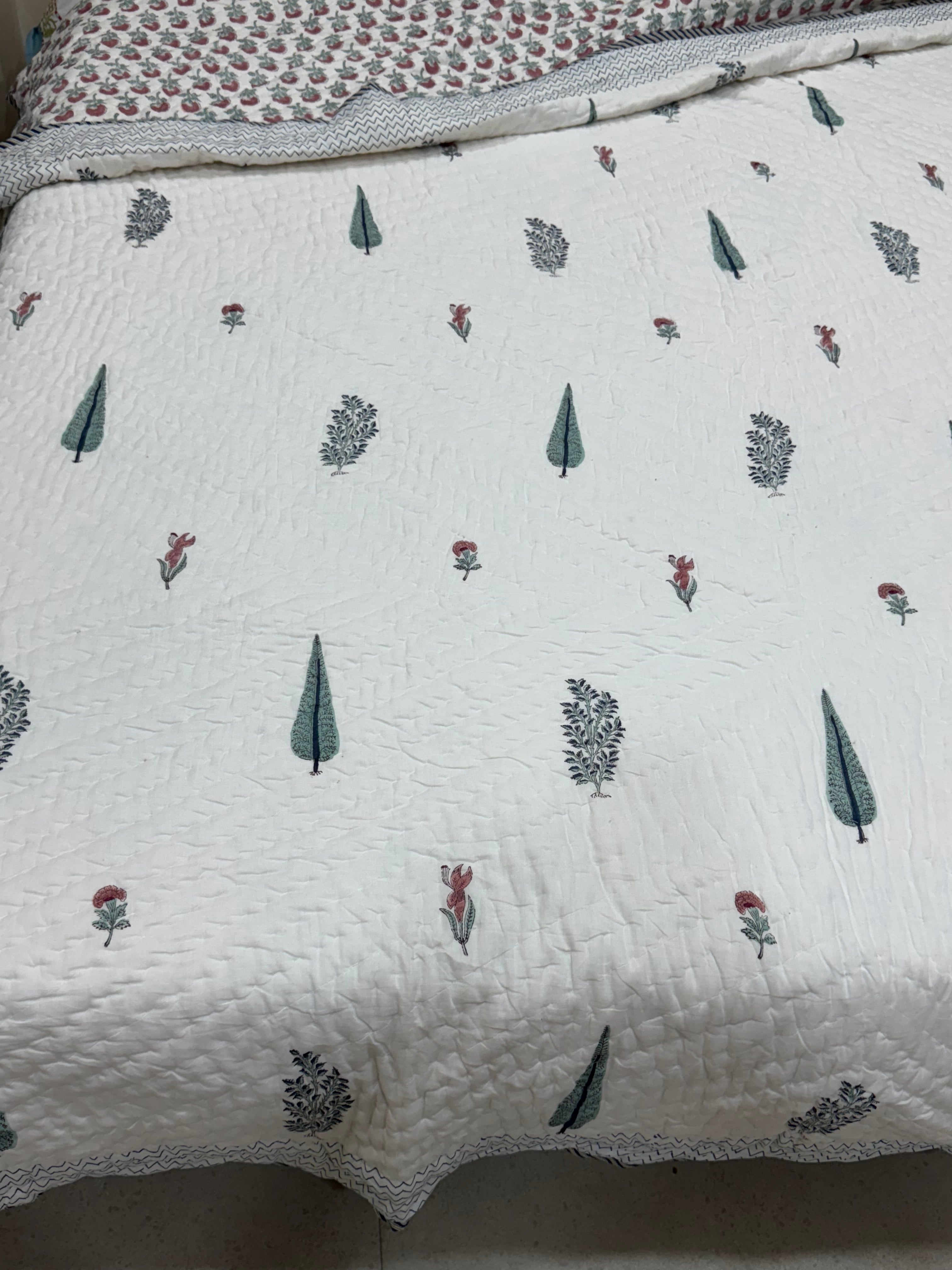 HAND BLOCK PRINTED REVERSIBLE MULMUL DOUBLE BED QUILT
