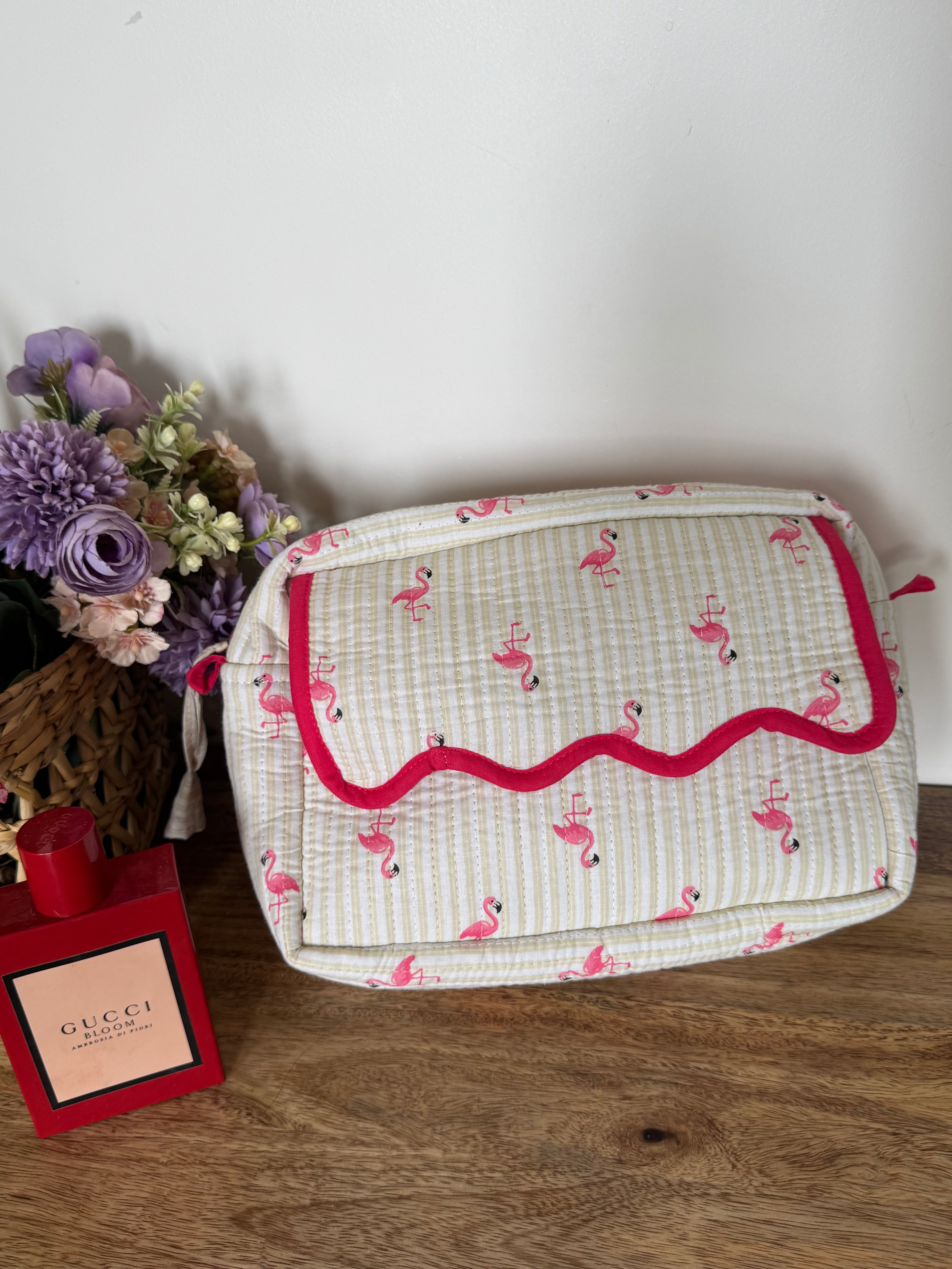 SCALLOP TOILETRY BAG