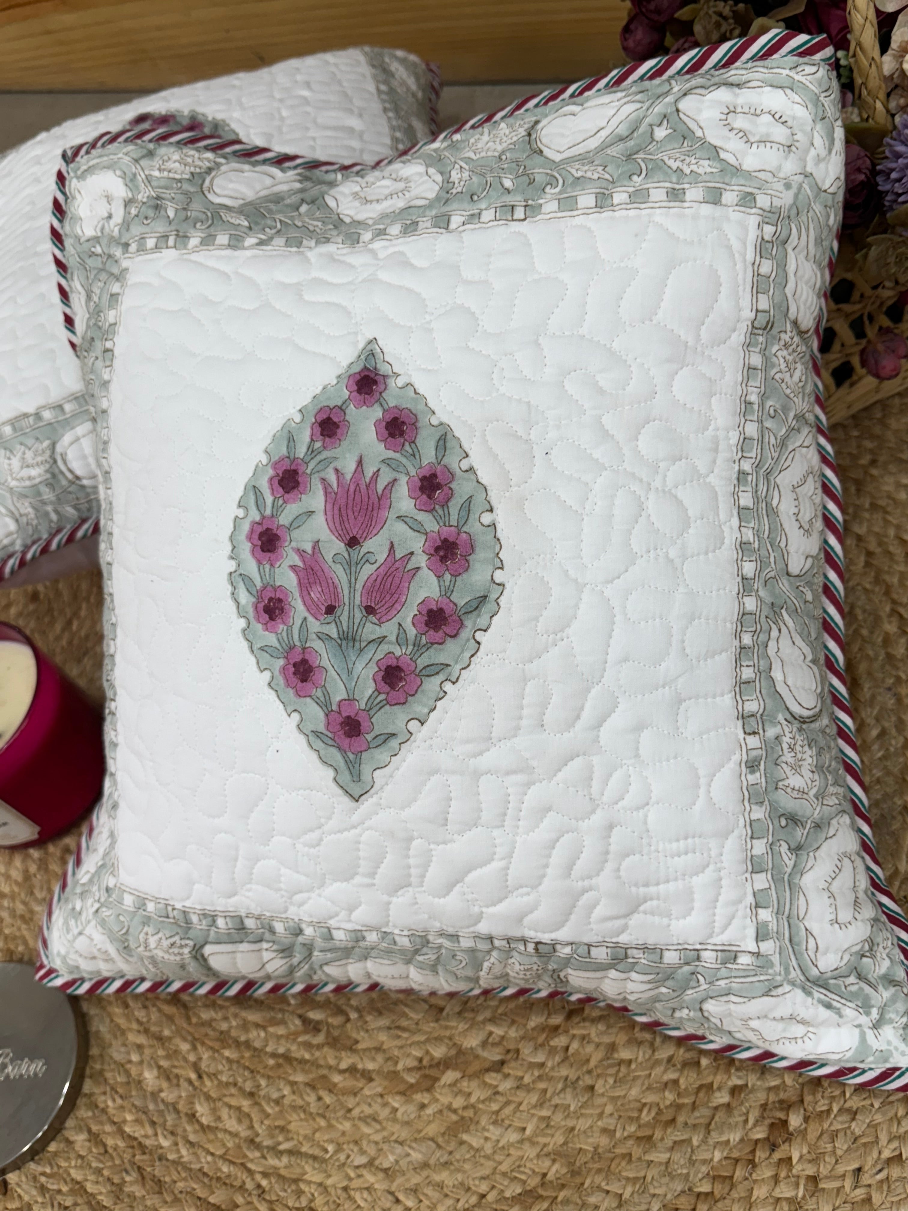 A PAIR OF QUILTED HANDBLOCK PRINTED 16*16 INCHES CUSHION