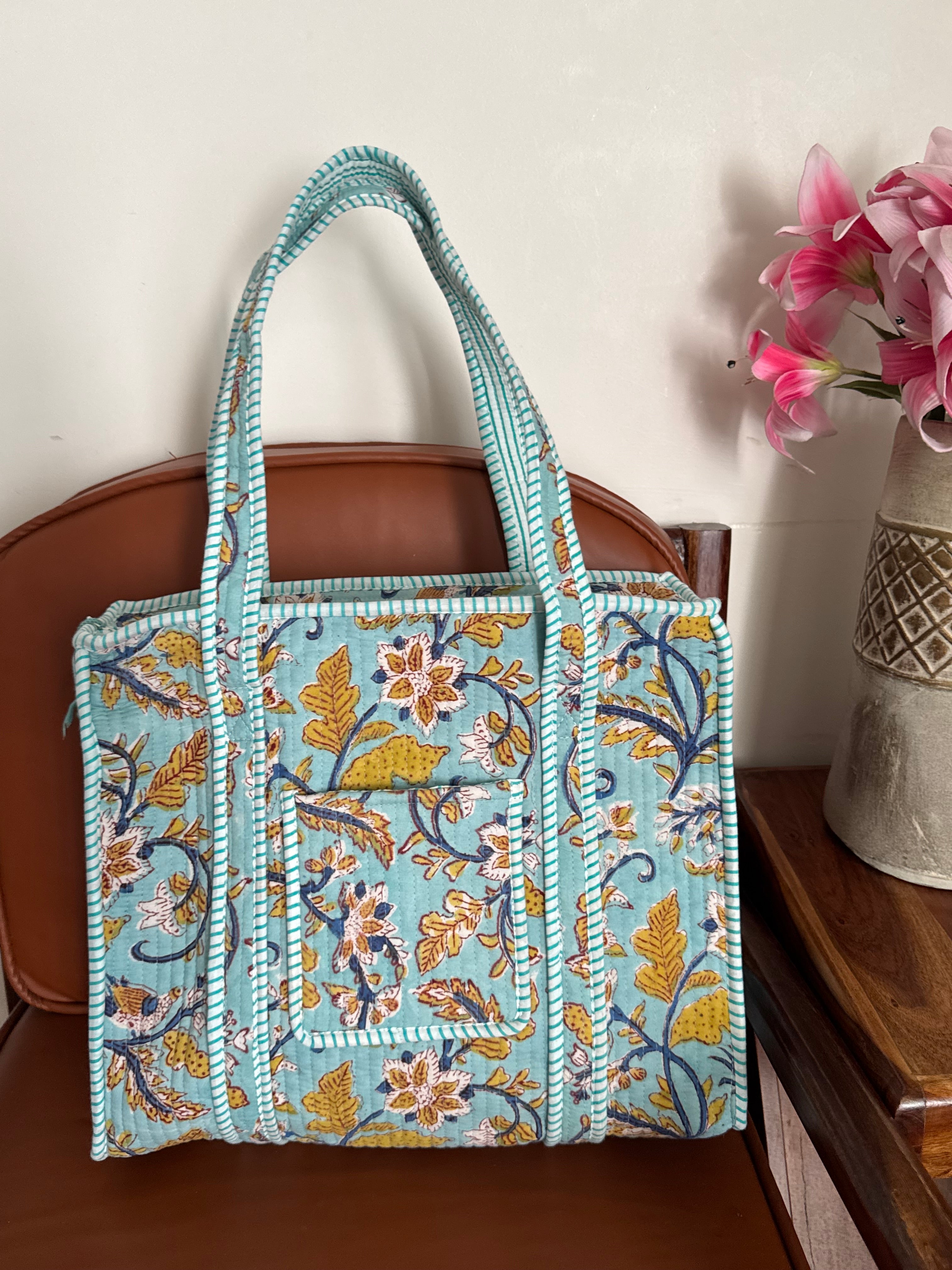MEDIUM TOTE BAG WITH THREE POCKETS