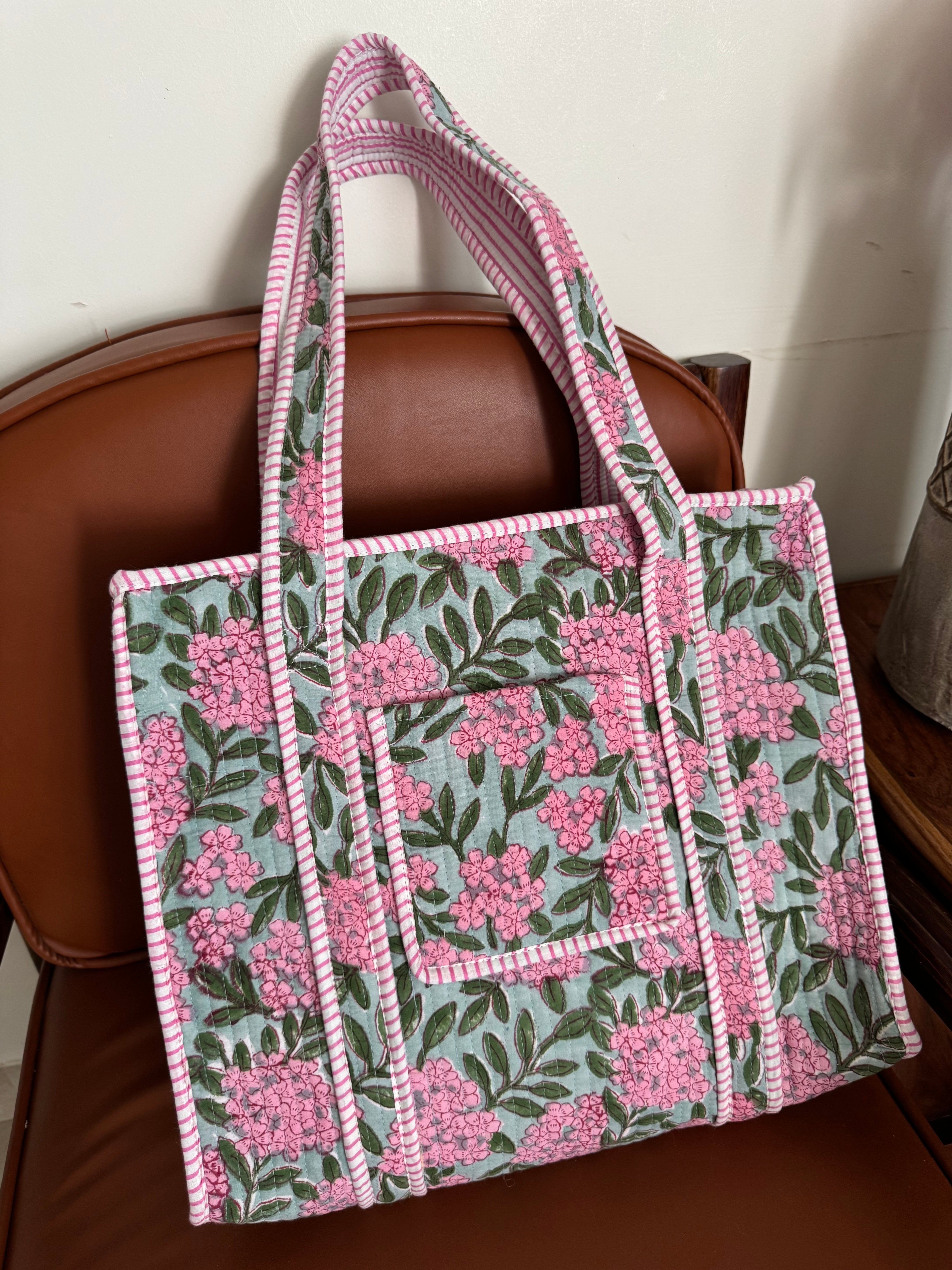 MEDIUM TOTE BAG WITH THREE POCKETS