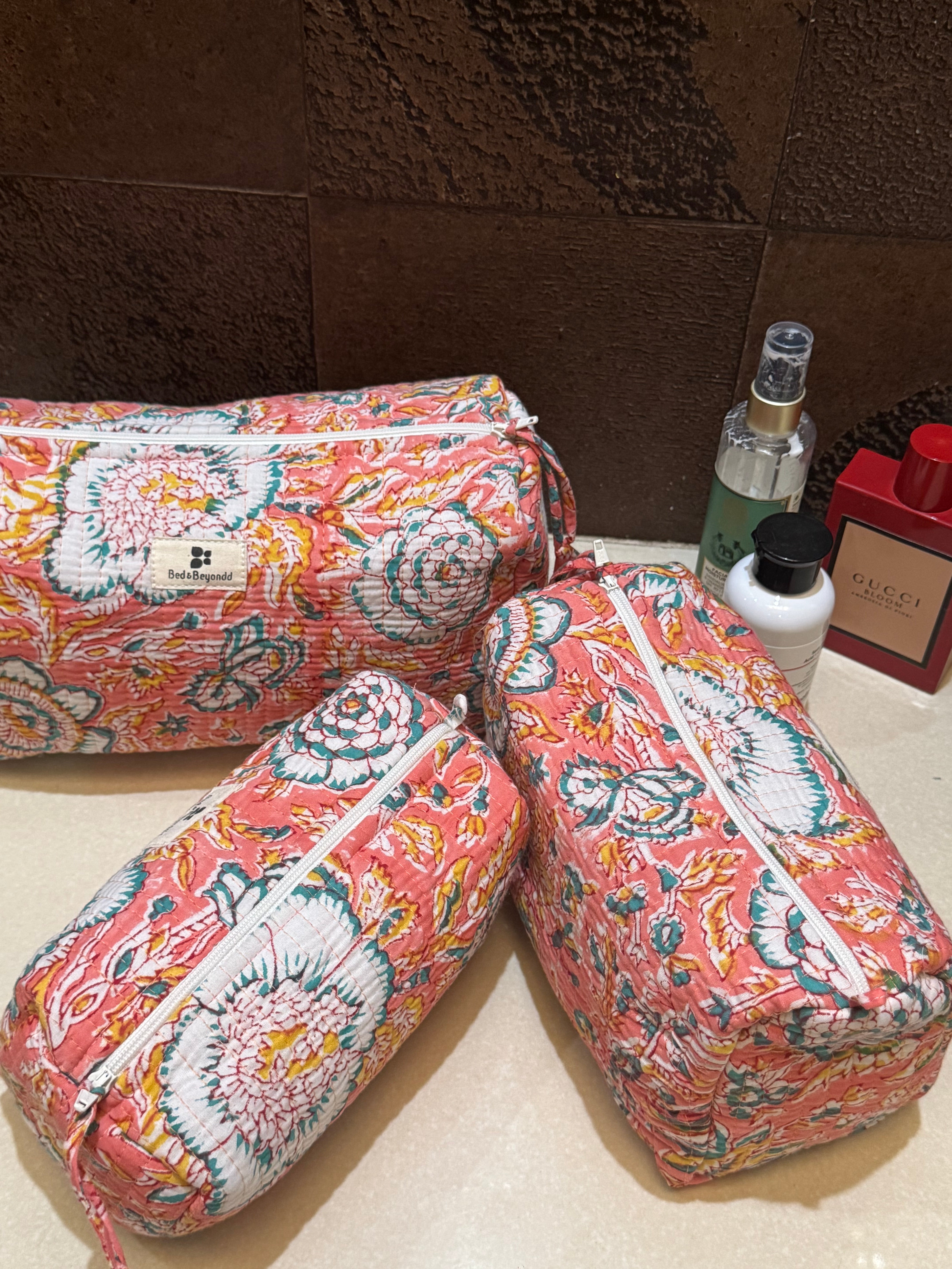 SET OF THREE MULTI PURPOSE TOILETRY BAGS