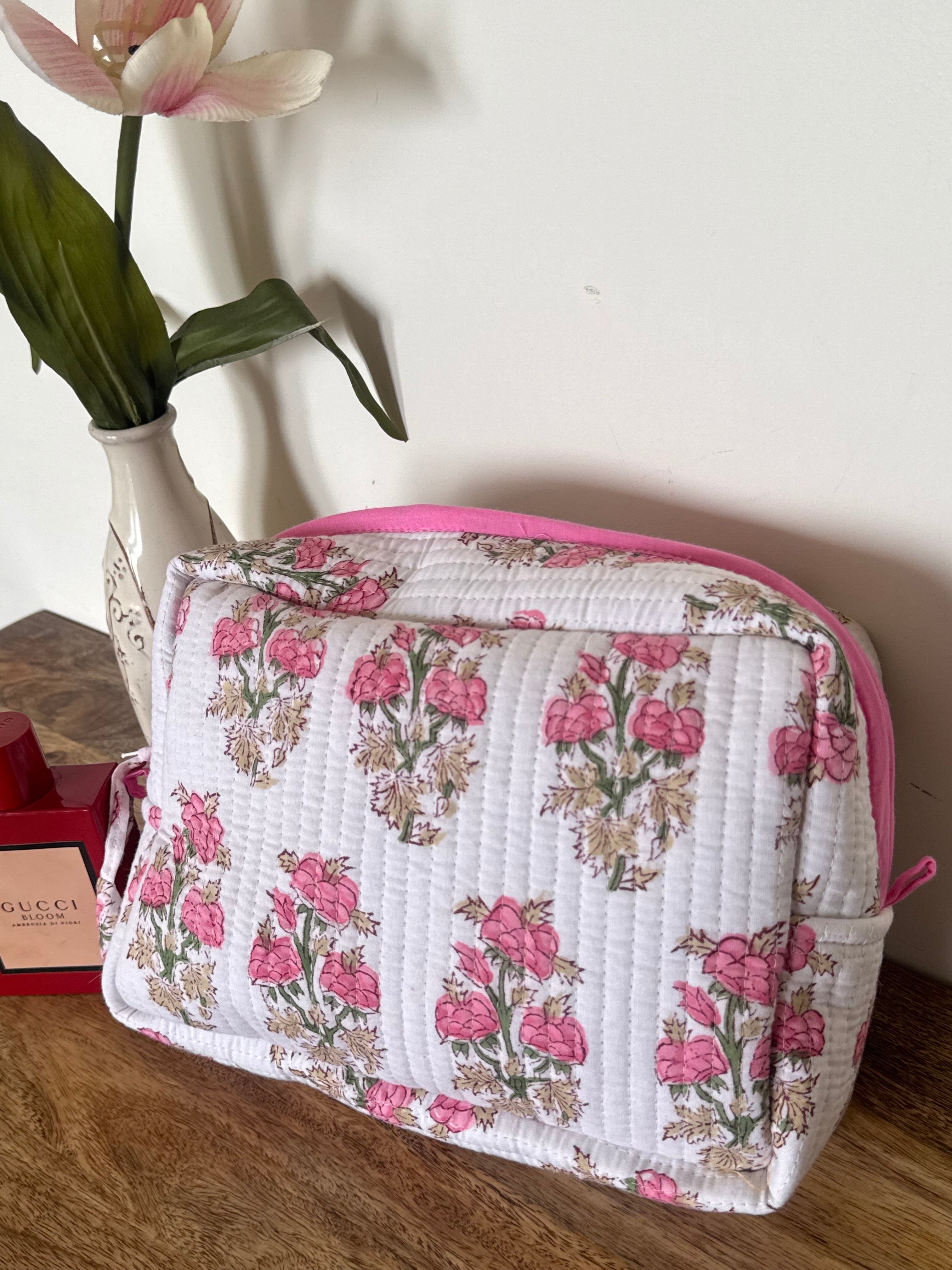 MULTI PURPOSE TOILETRY BAG