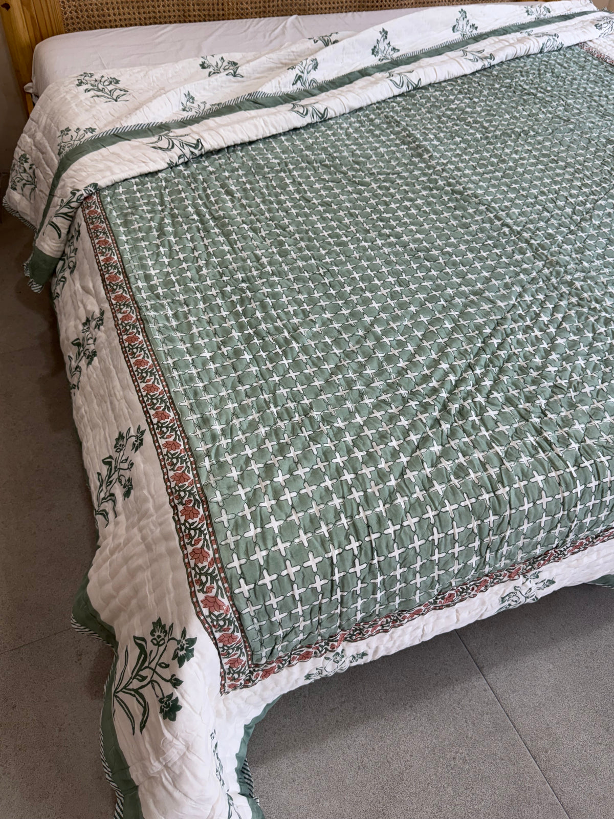 HAND BLOCK PRINTED REVERSIBLE QUILT (DOUBLE BED)