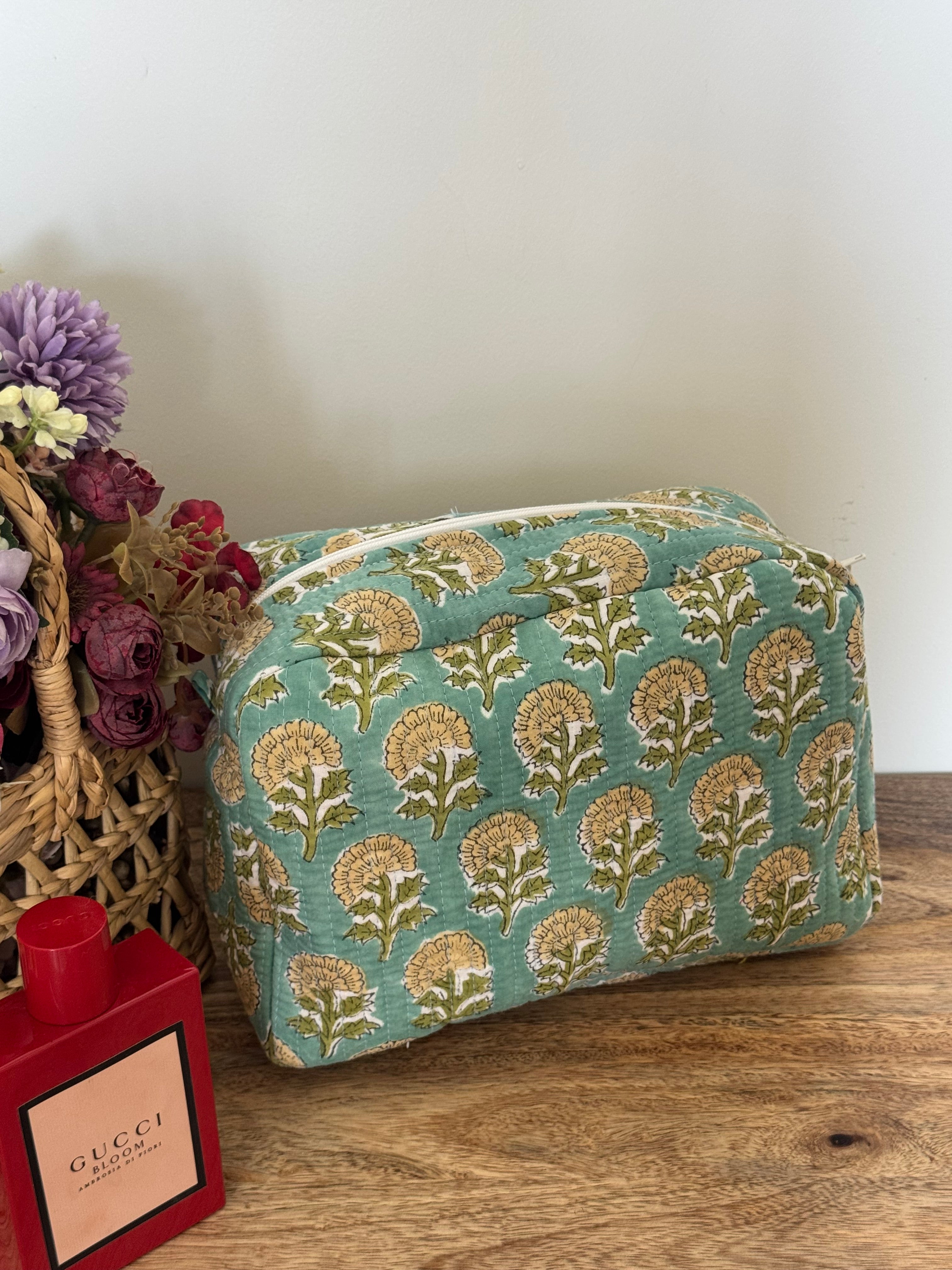 MULTI PURPOSE TOILETRY BAG