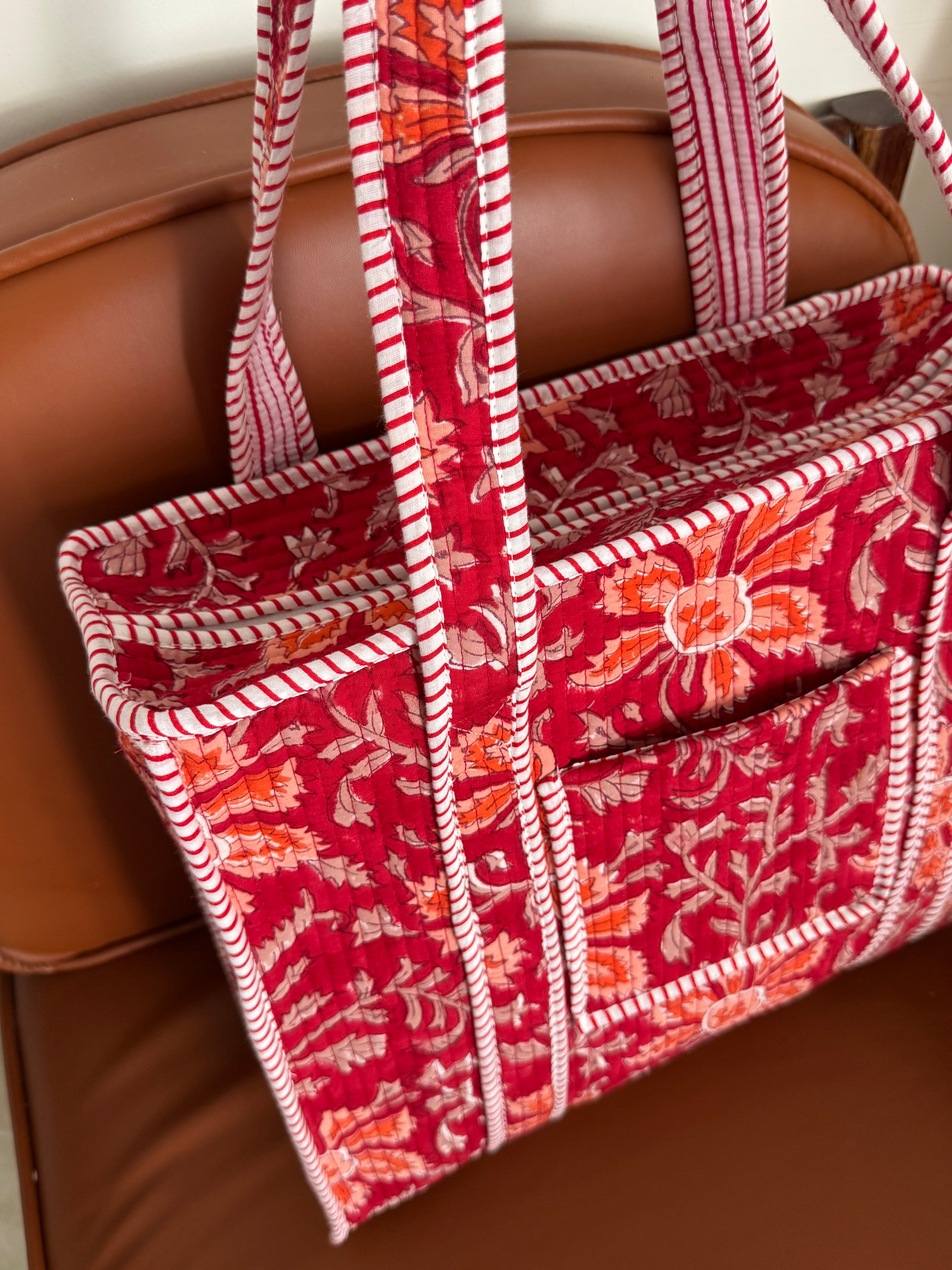MEDIUM TOTE BAG WITH THREE POCKETS