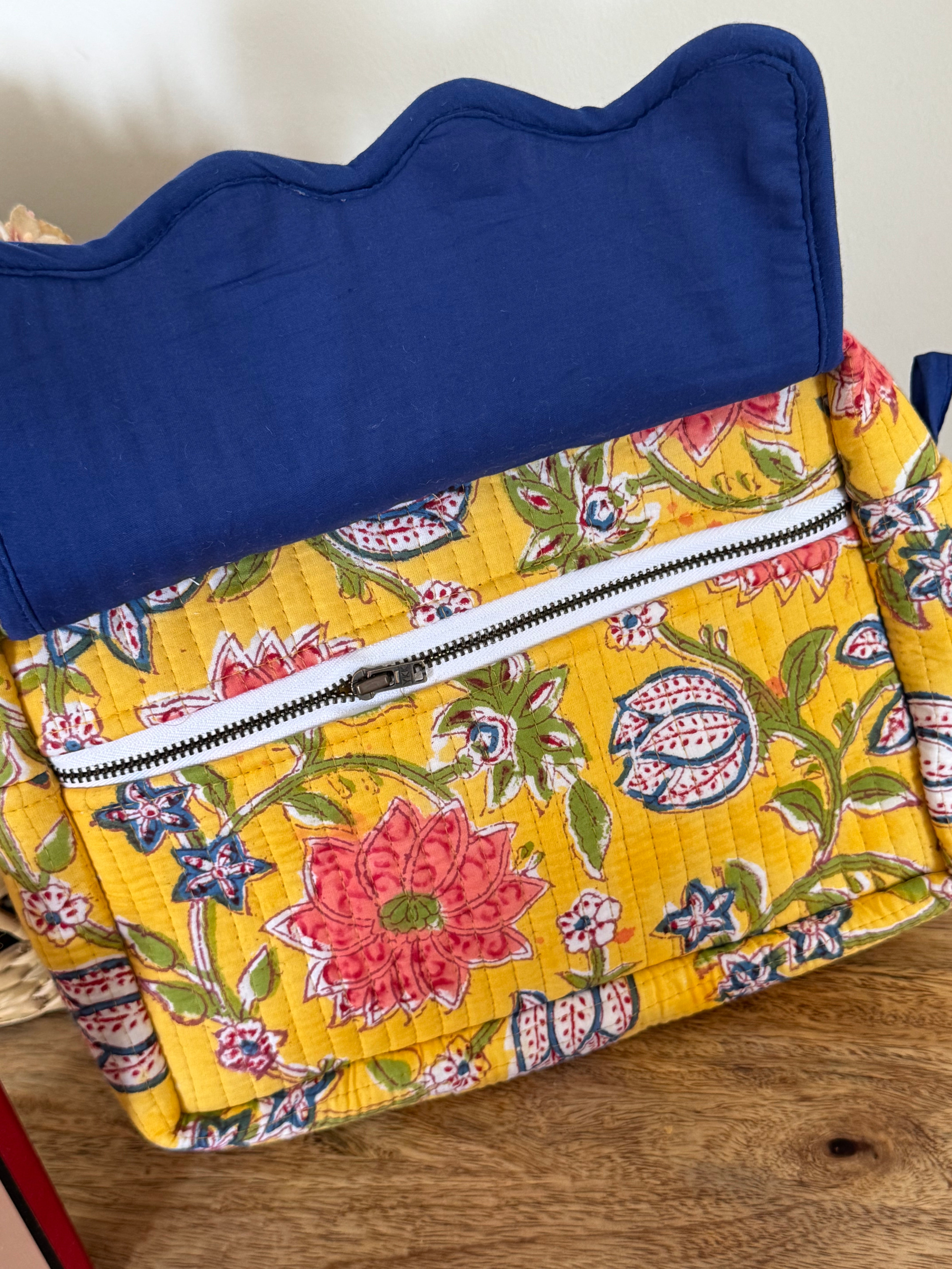 SCALLOP TOILETRY BAG