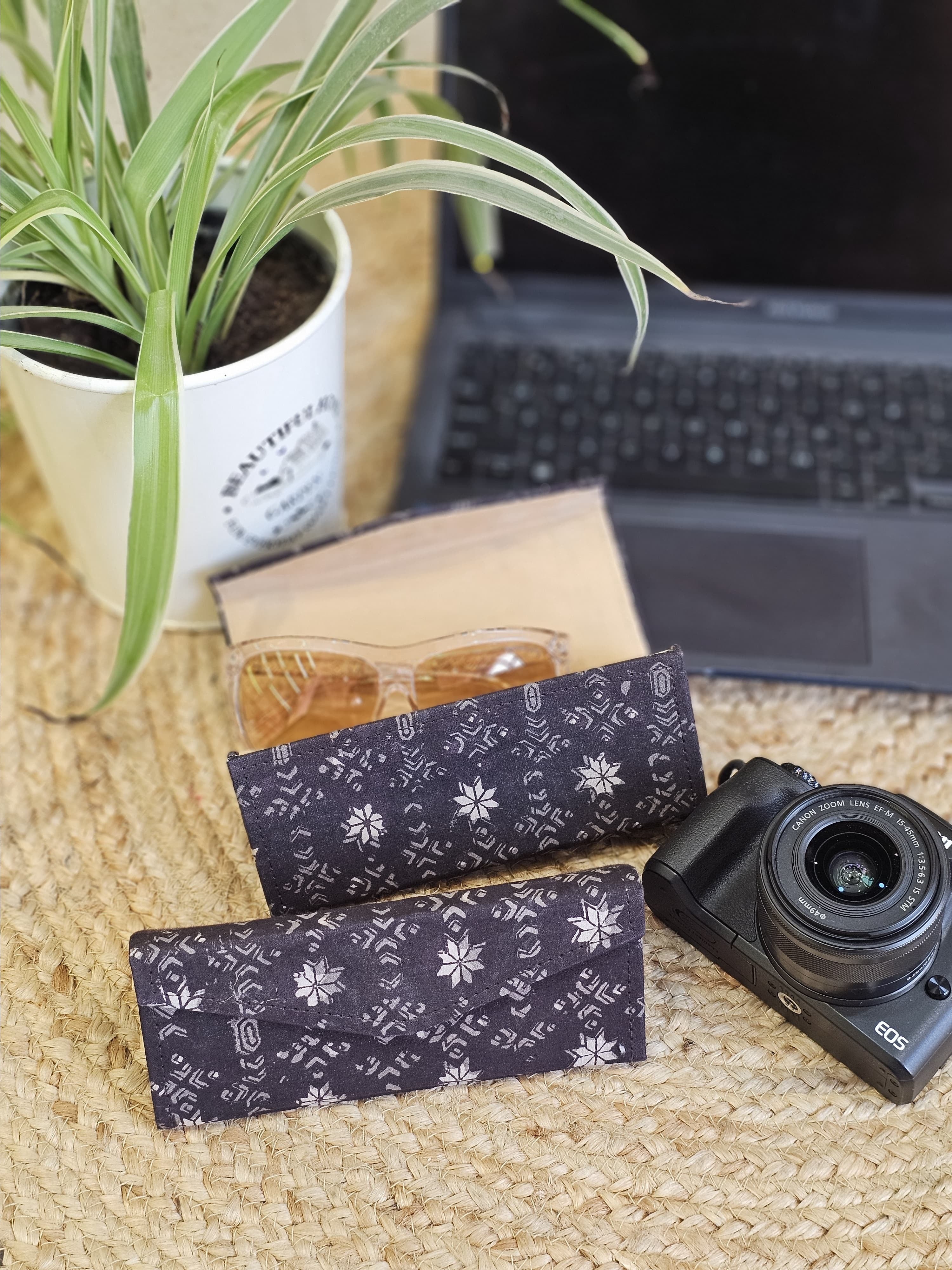 BLOCK PRINTED SUNGLASSES COVER
