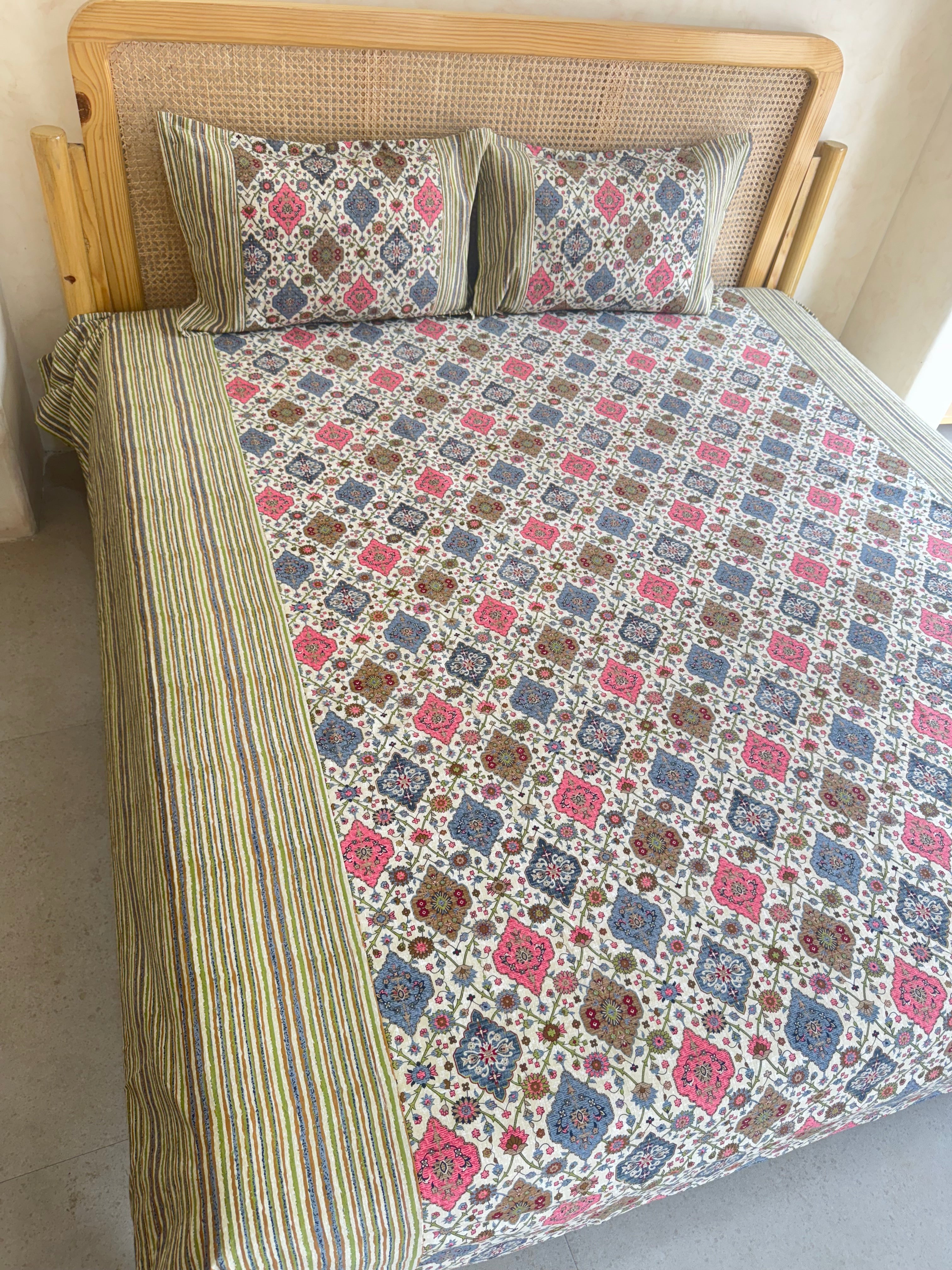 KANAK BEDSHEET WITH TWO PILLOW CASES
