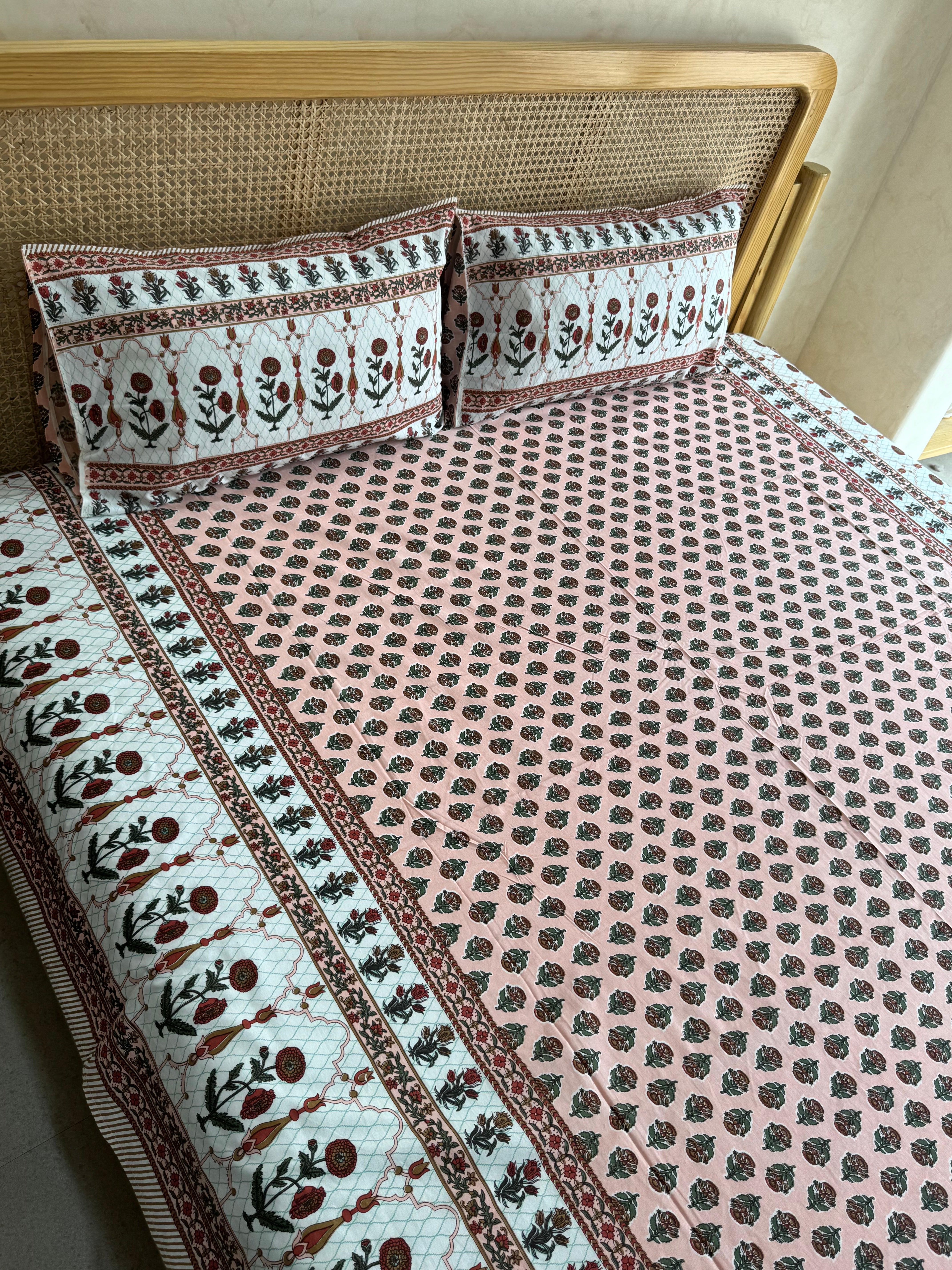 RANGREZ BEDSHEET WITH TWO REVERSIBLE PILLOW COVERS