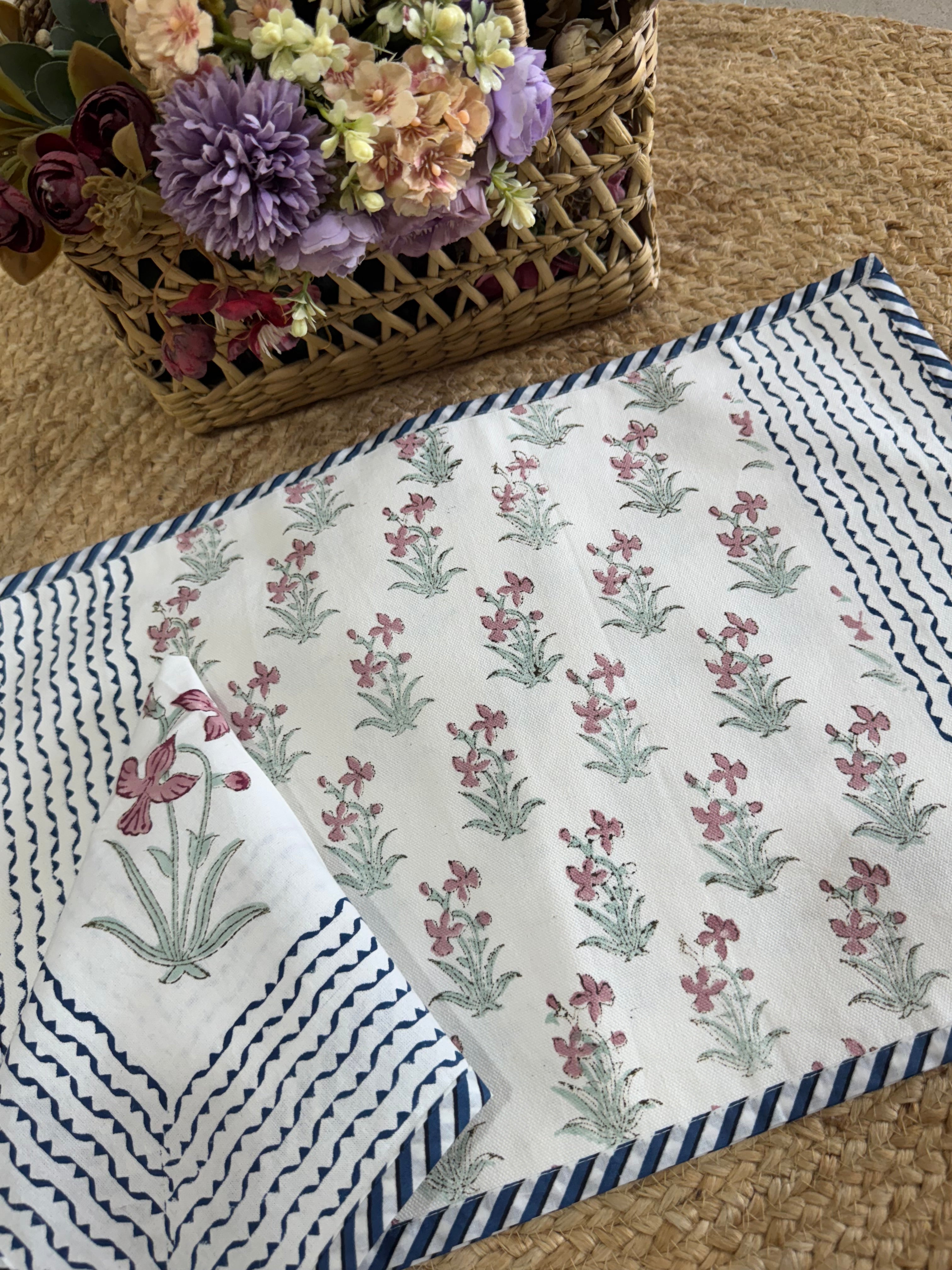SIX SEATER TABLE RUNNER , SIX MATS AND SIX NAPKIN SET