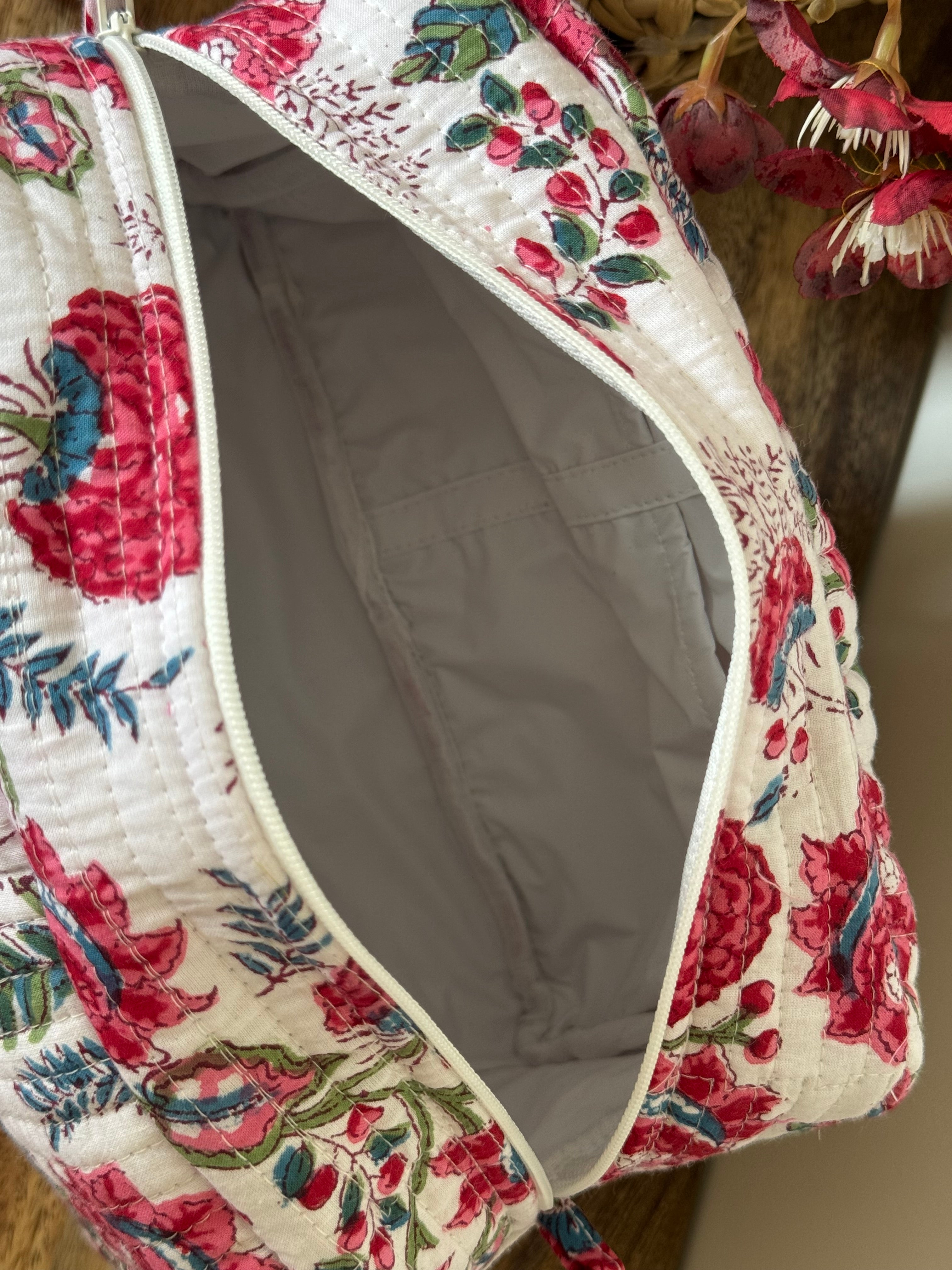 MULTI PURPOSE TOILETRY BAG