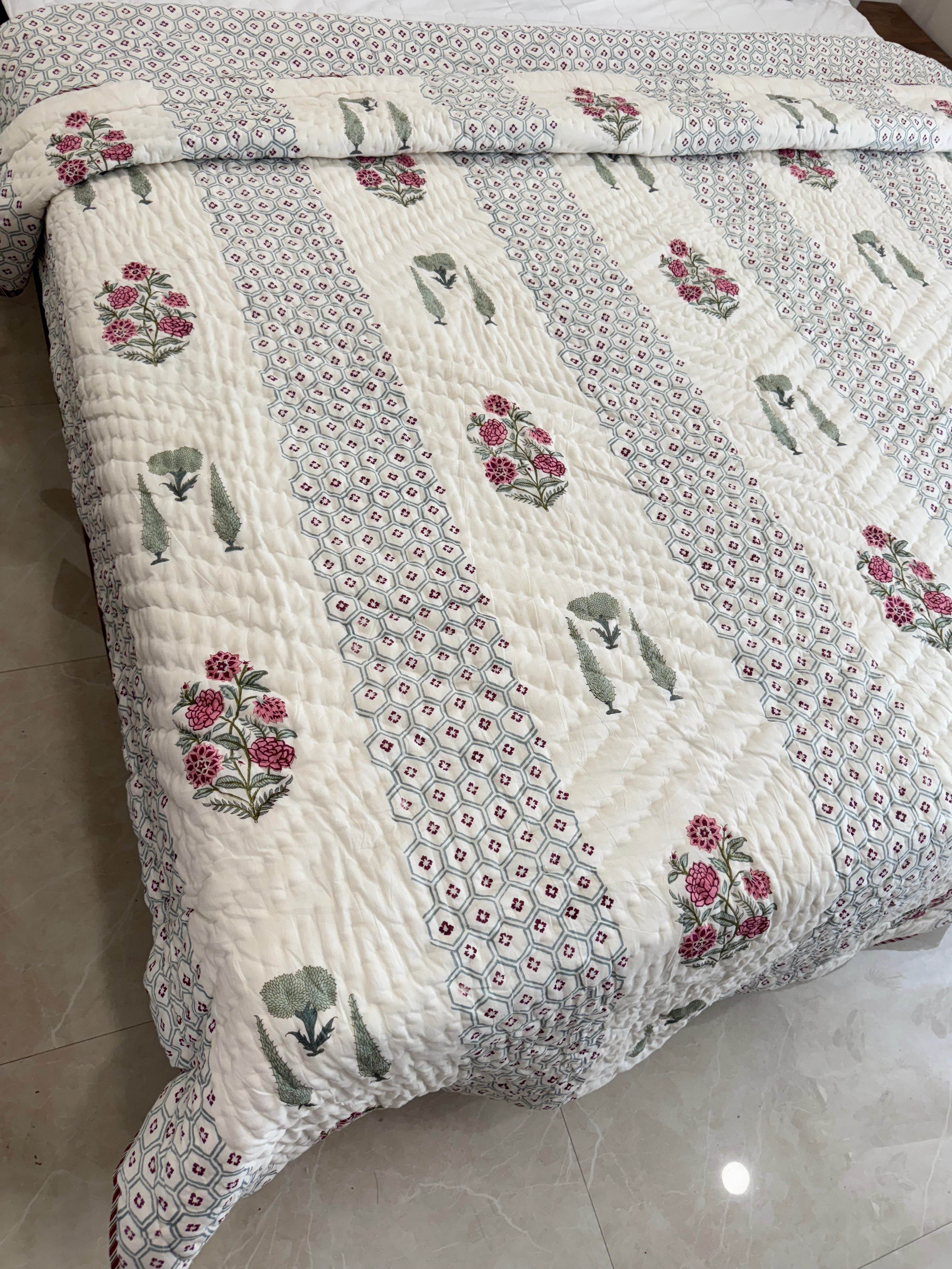 HAND BLOCK PRINTED REVERSIBLE QUILT (DOUBLE BED)