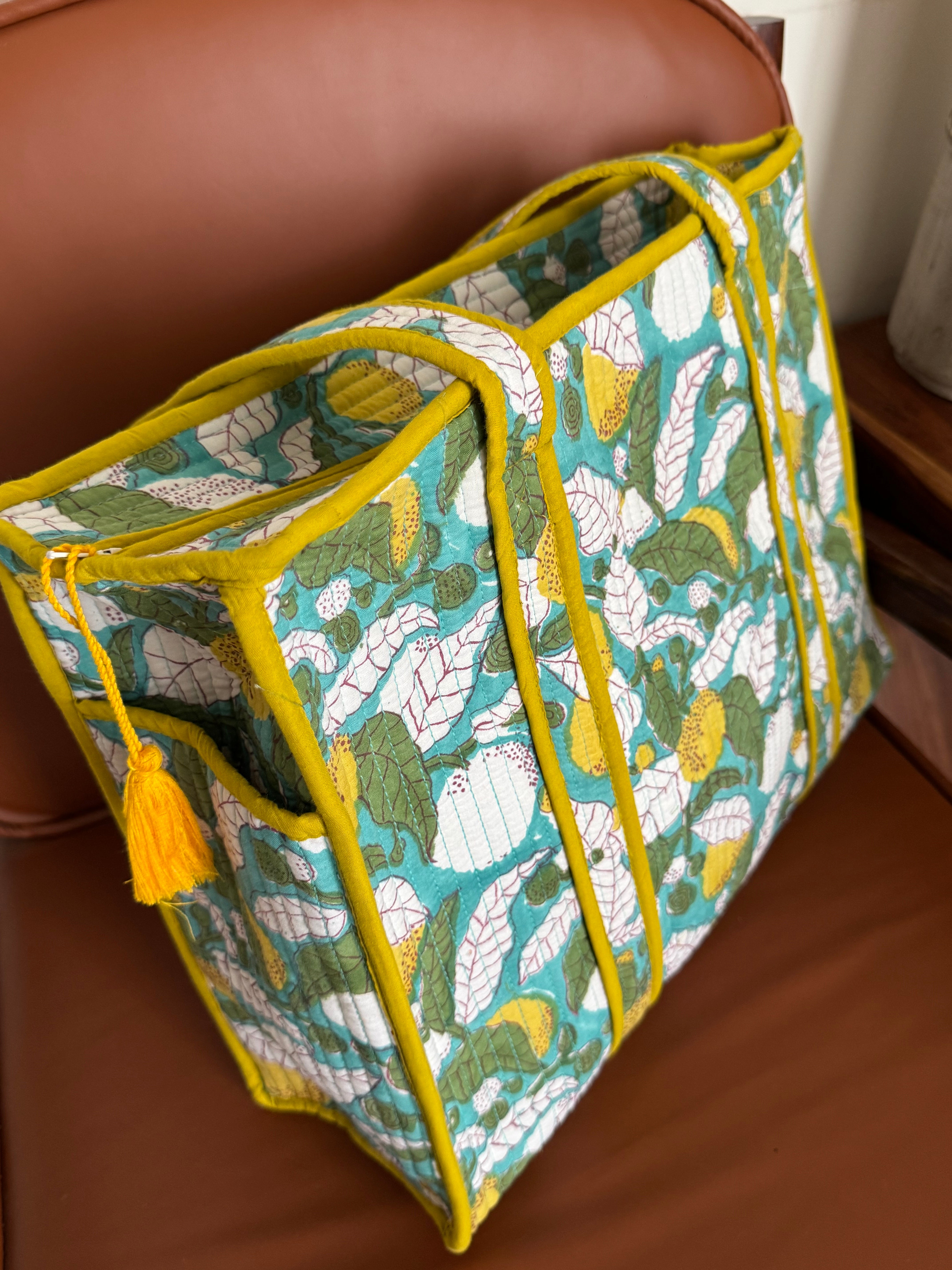 MEDIUM TOTE BAG WITH THREE POCKETS