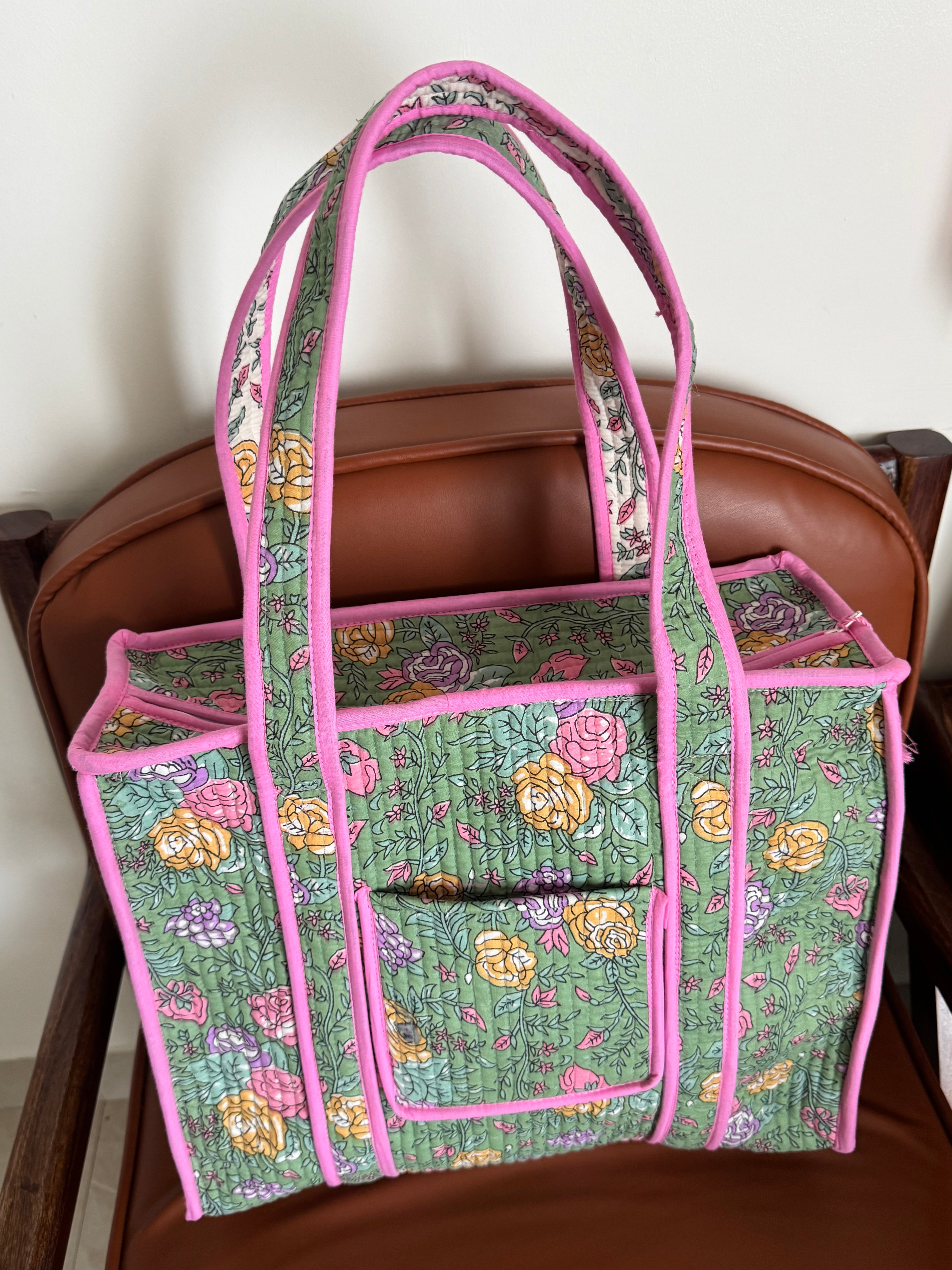 MEDIUM TOTE BAG WITH THREE POCKETS