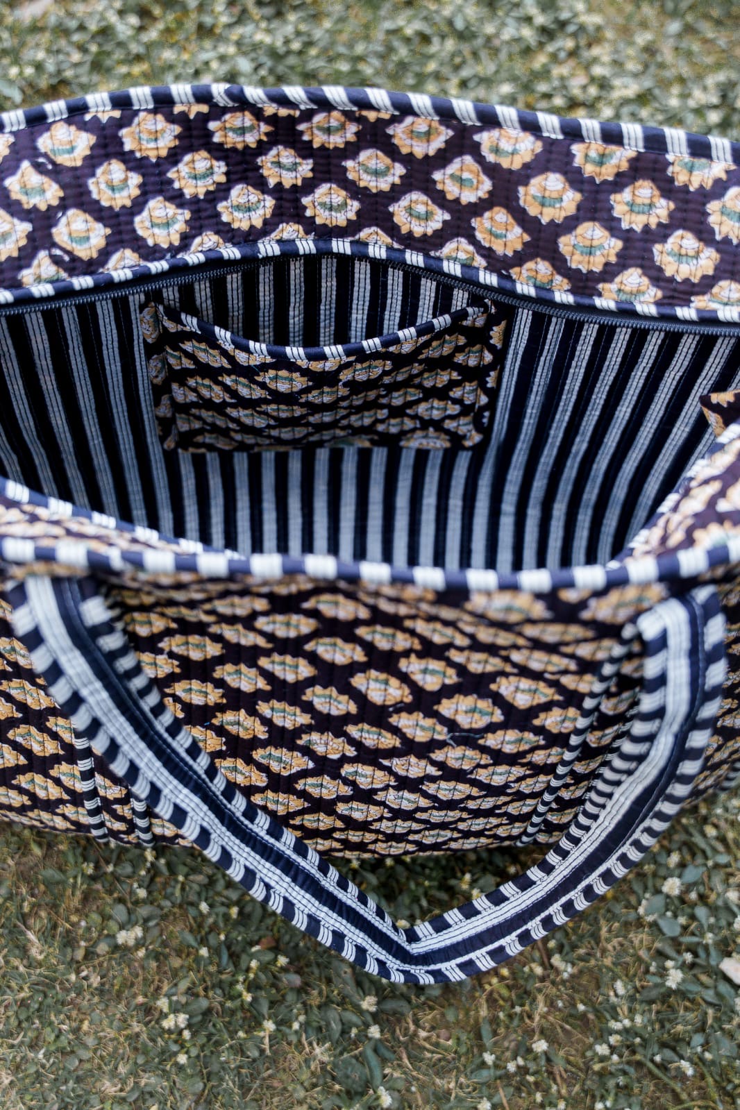 HAND BLOCK PRINTED TOTE BAG WITH ZIP