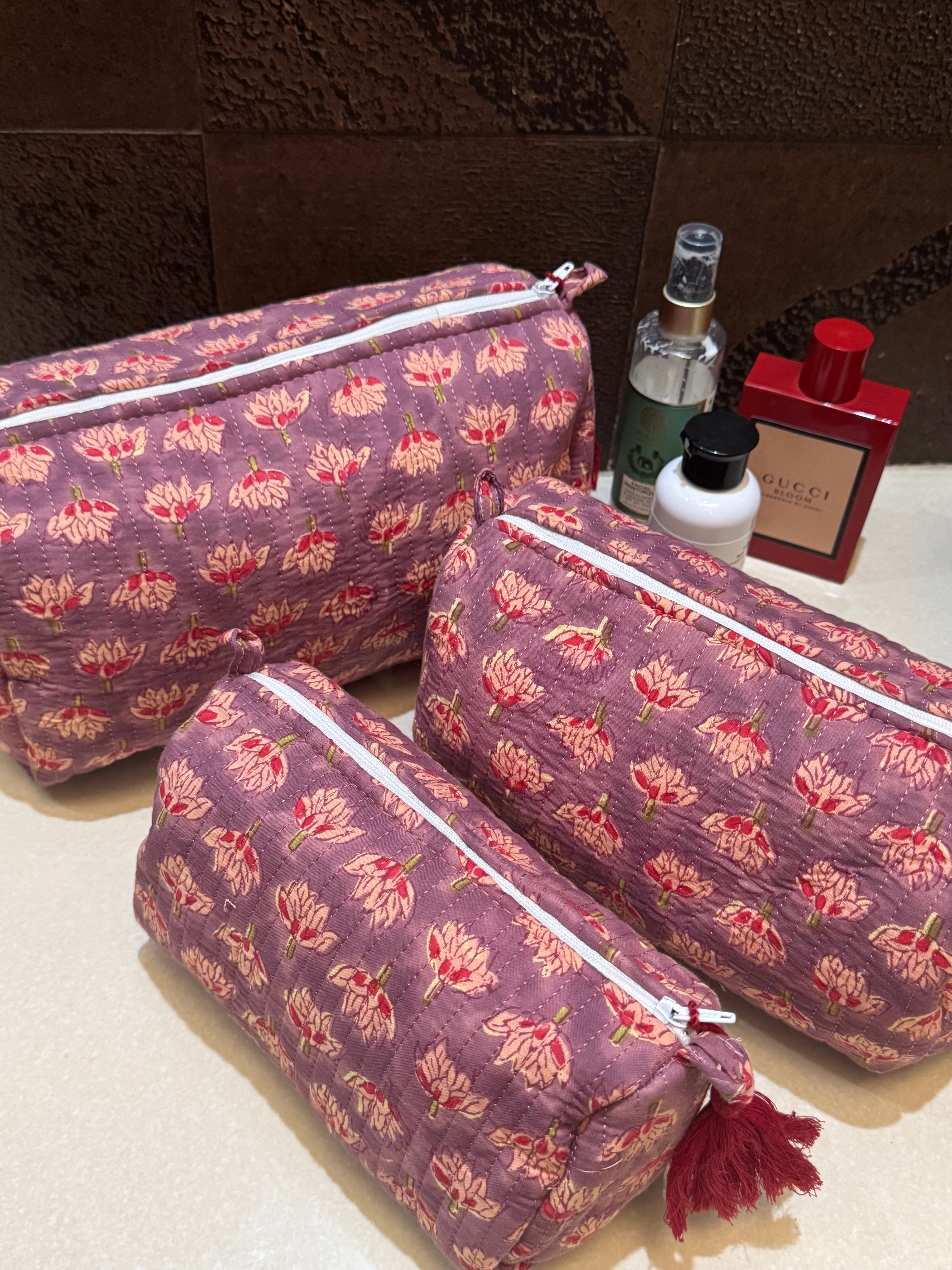 SET OF THREE MULTI PURPOSE TOILETRY BAGS