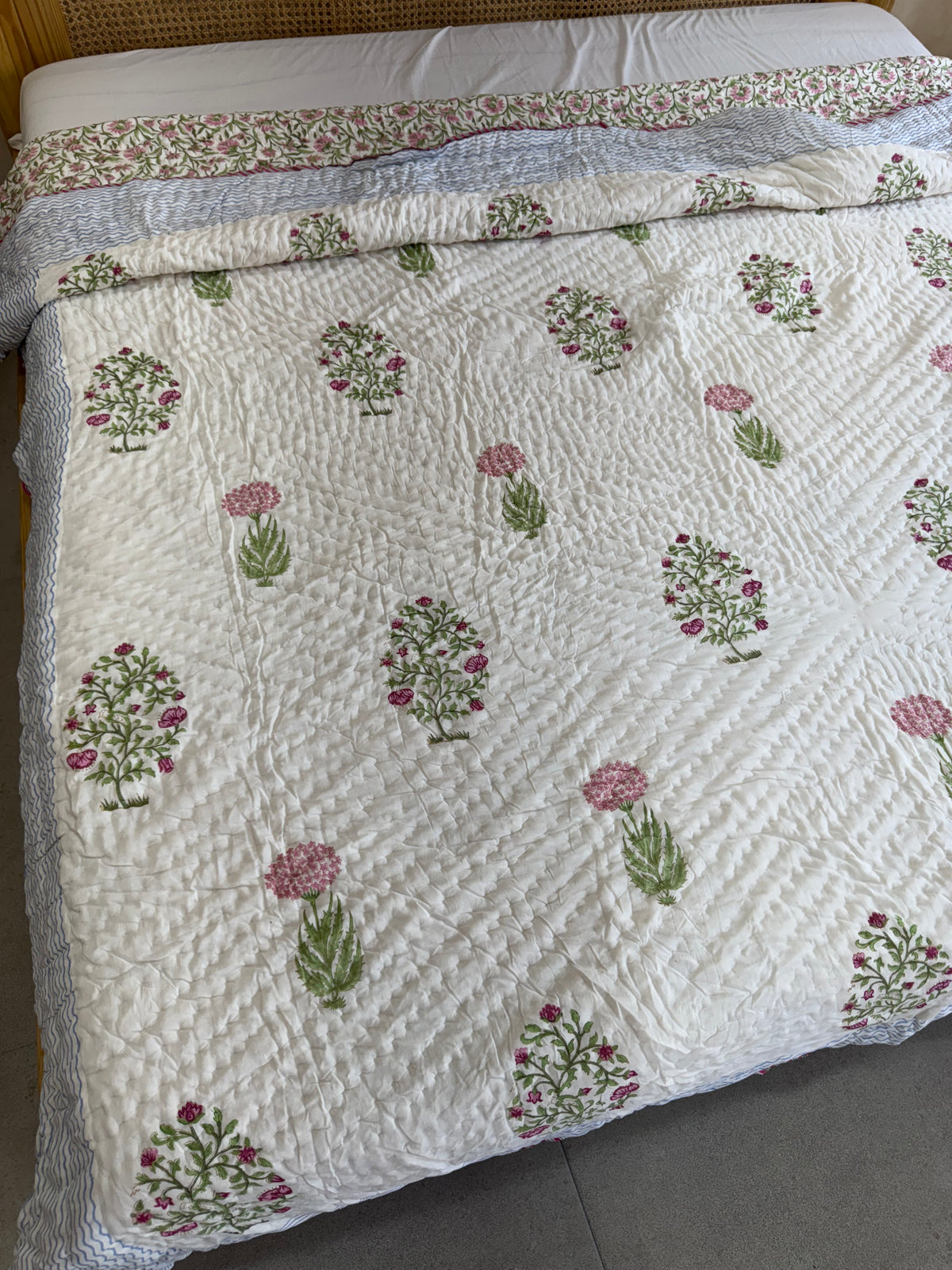 HAND BLOCK PRINTED REVERSIBLE QUILT (DOUBLE BED)