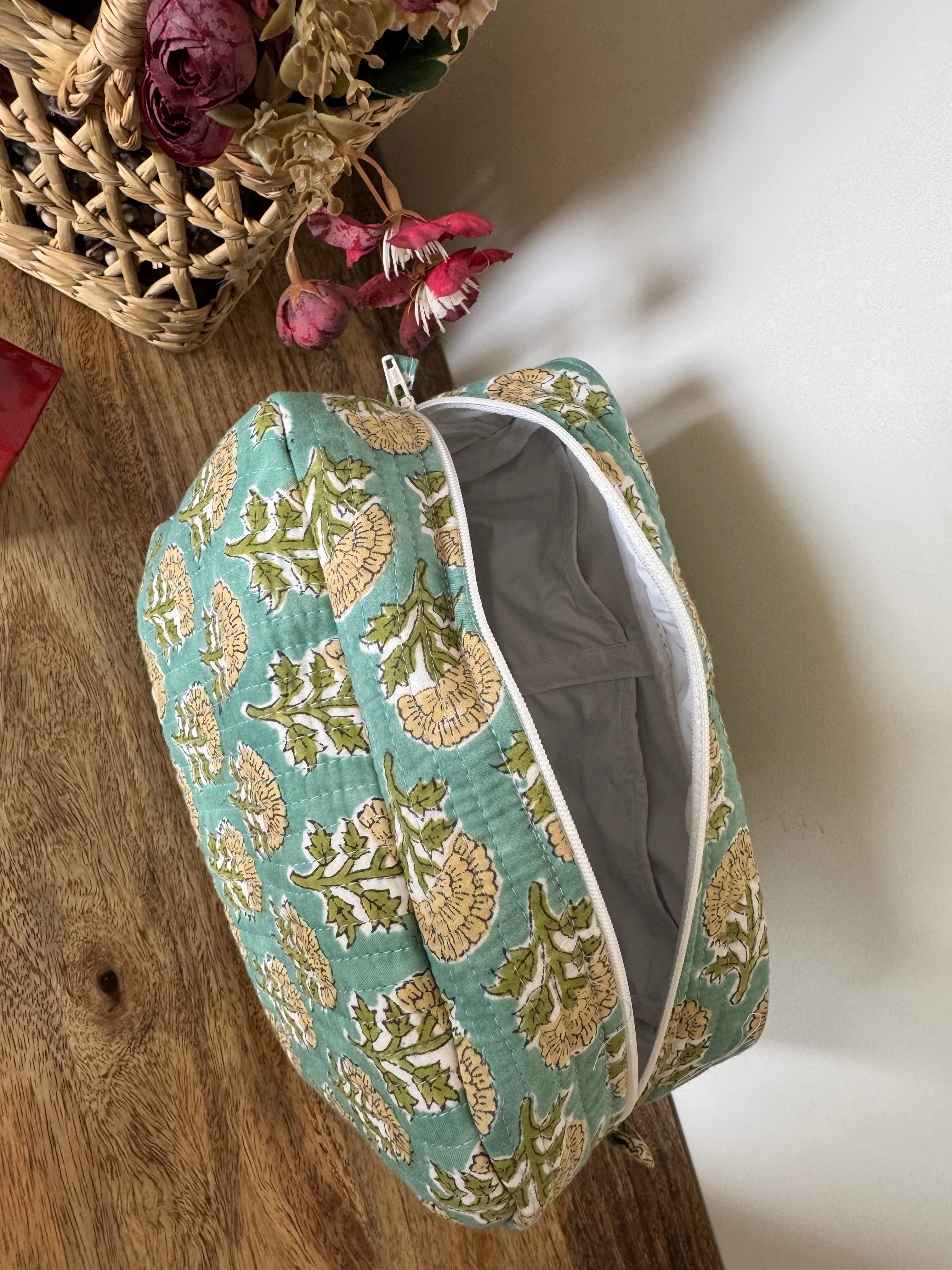 MULTI PURPOSE TOILETRY BAG