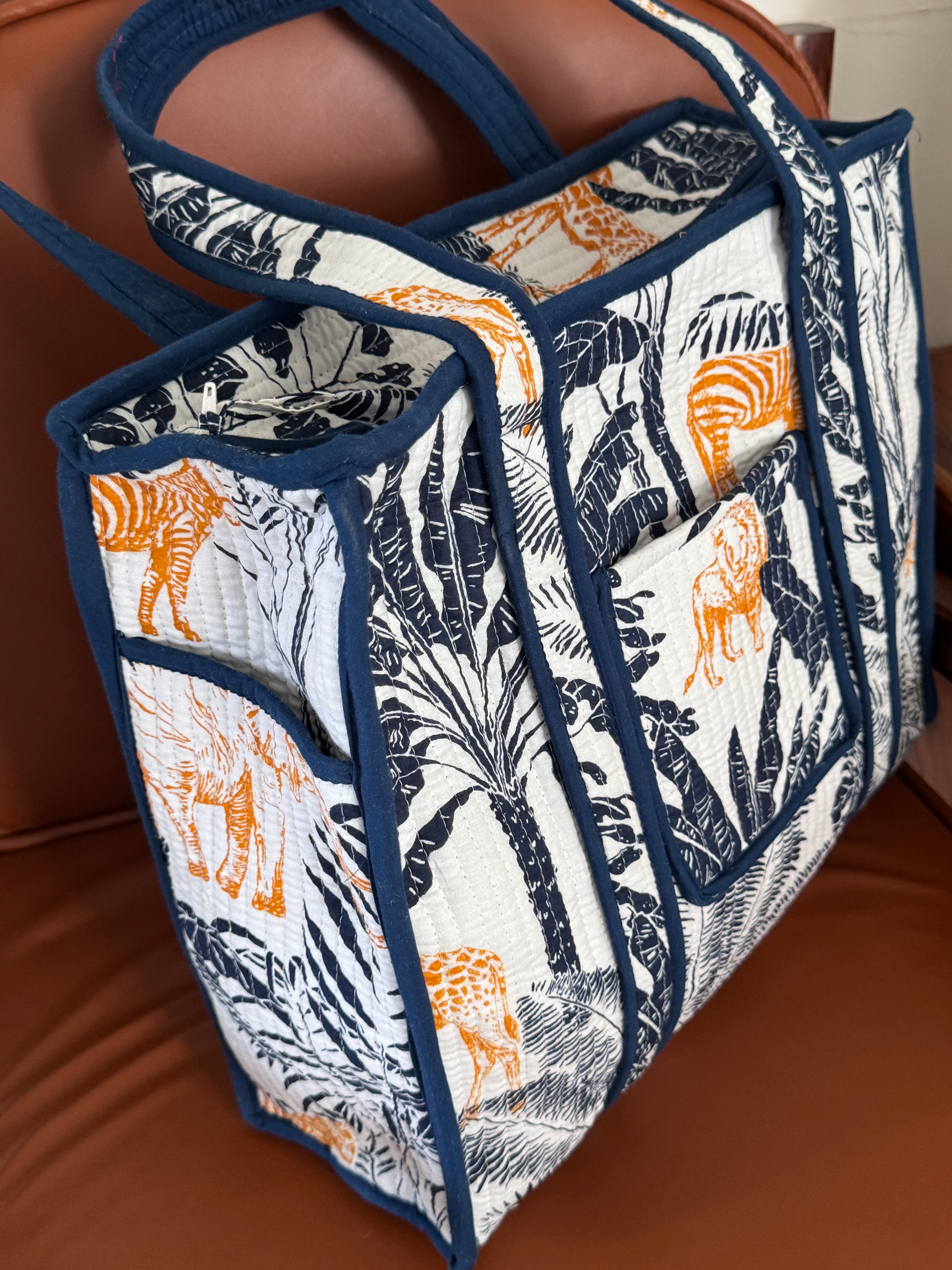 MEDIUM TOTE BAG WITH THREE POCKETS