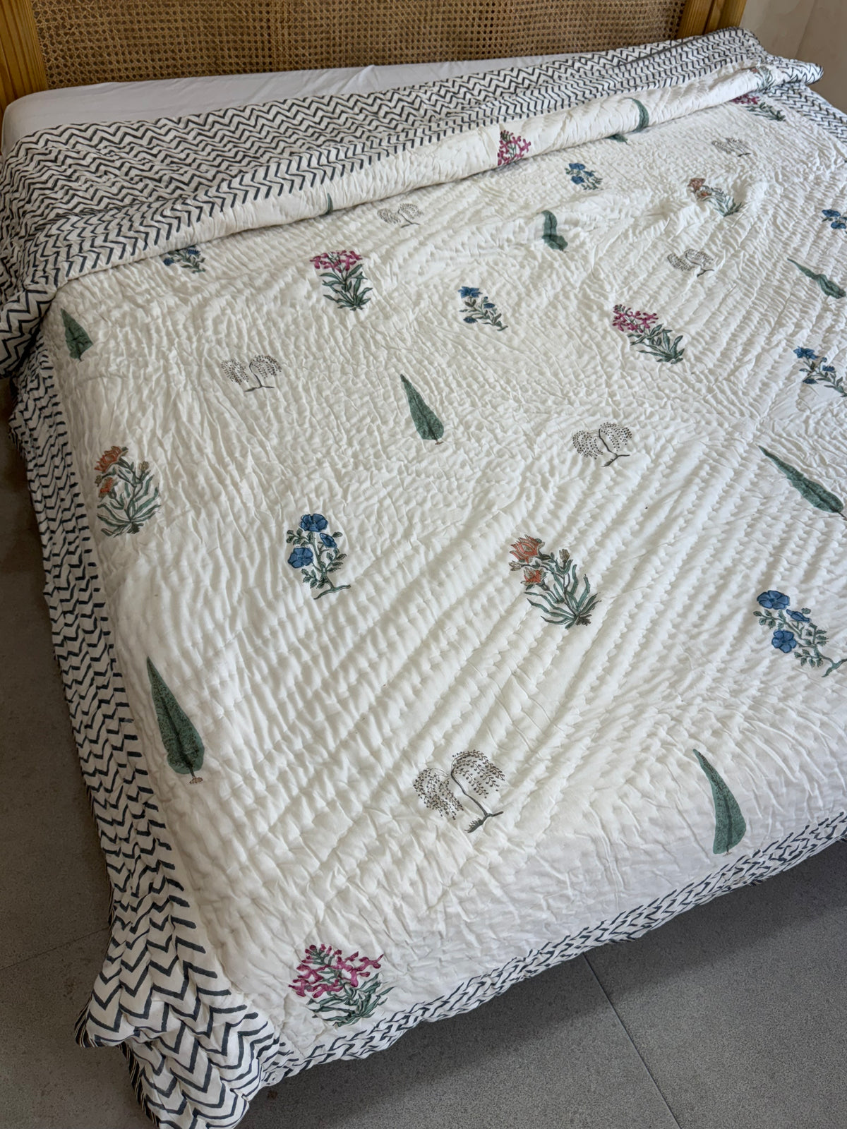 HAND BLOCK PRINTED REVERSIBLE QUILT (DOUBLE BED)