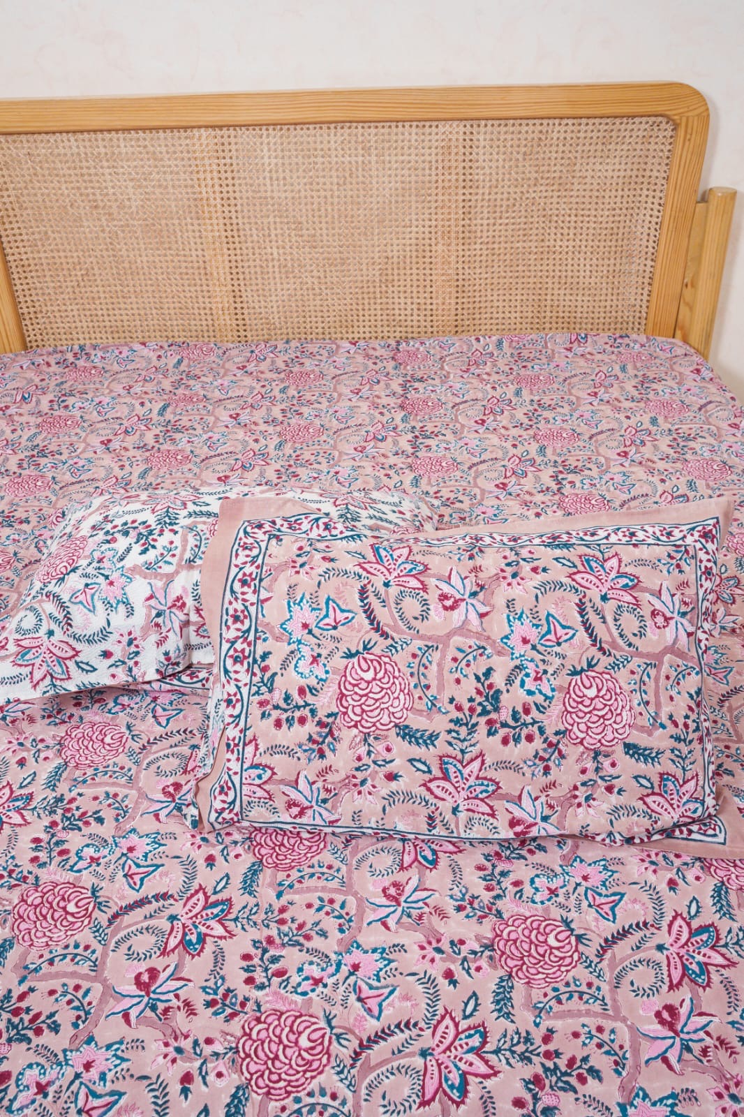 FESTIVE HANDBLOCK PRINTED BEDSHEET WITH 2 REVERSIBLE PILLOW COVERS