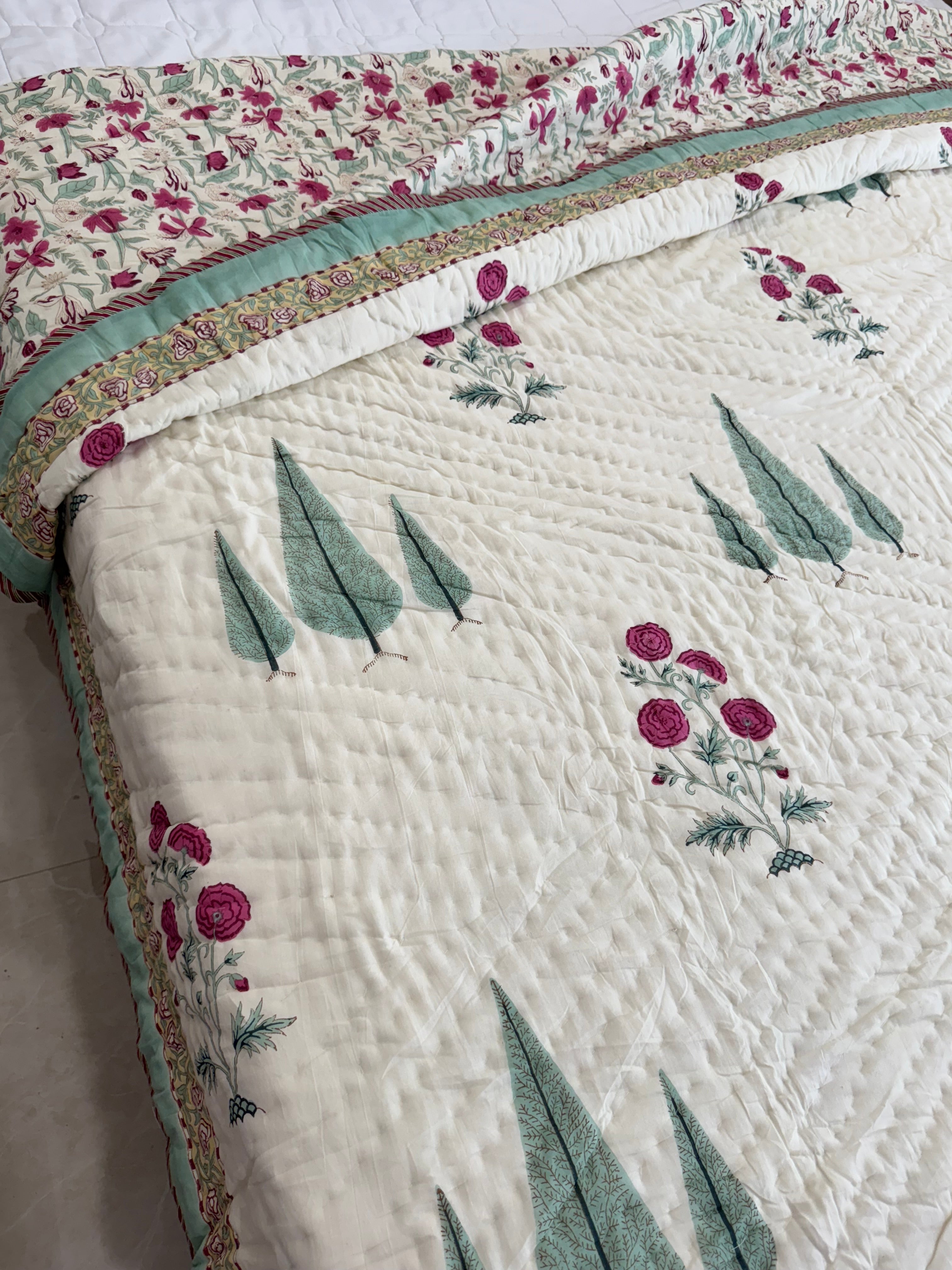 CREME BASE HAND BLOCK PRINTED REVERSIBLE QUILT (DOUBLE BED)