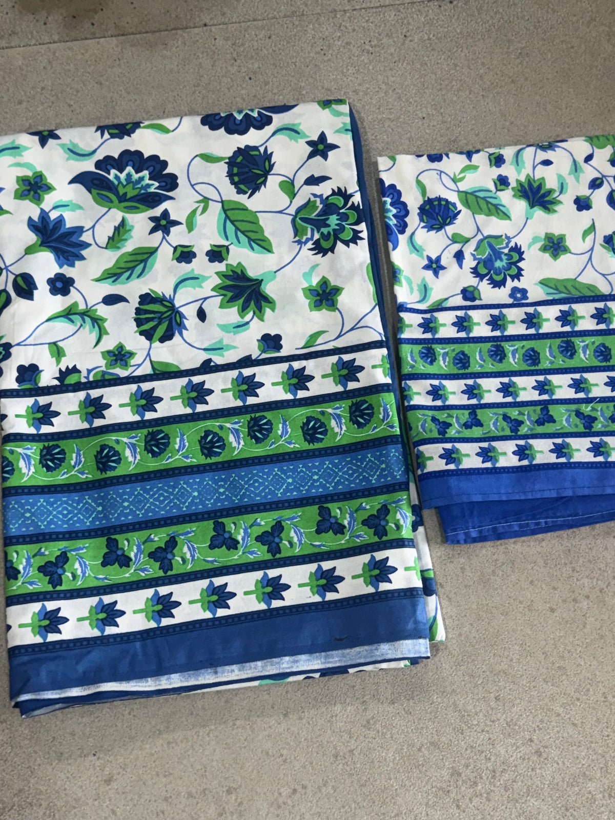 SHALIMAR BEDSHEET WITH TWO REVERSIBLE PILLOW COVERS