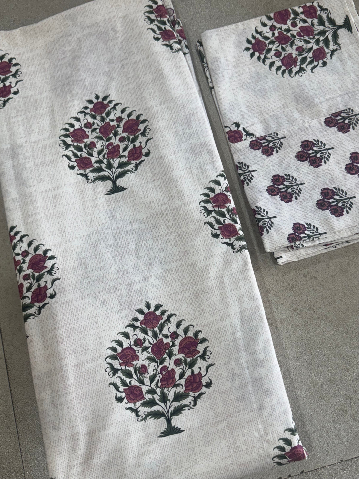 RANGMAHAL BEDSHEET WITH TWO REVERSIBLE PILLOW COVERS