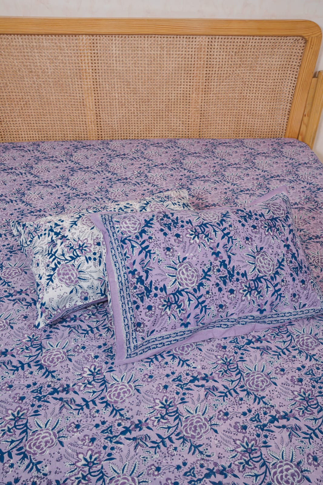 FESTIVE HANDBLOCK PRINTED BEDSHEET WITH 2 REVERSIBLE PILLOW COVERS