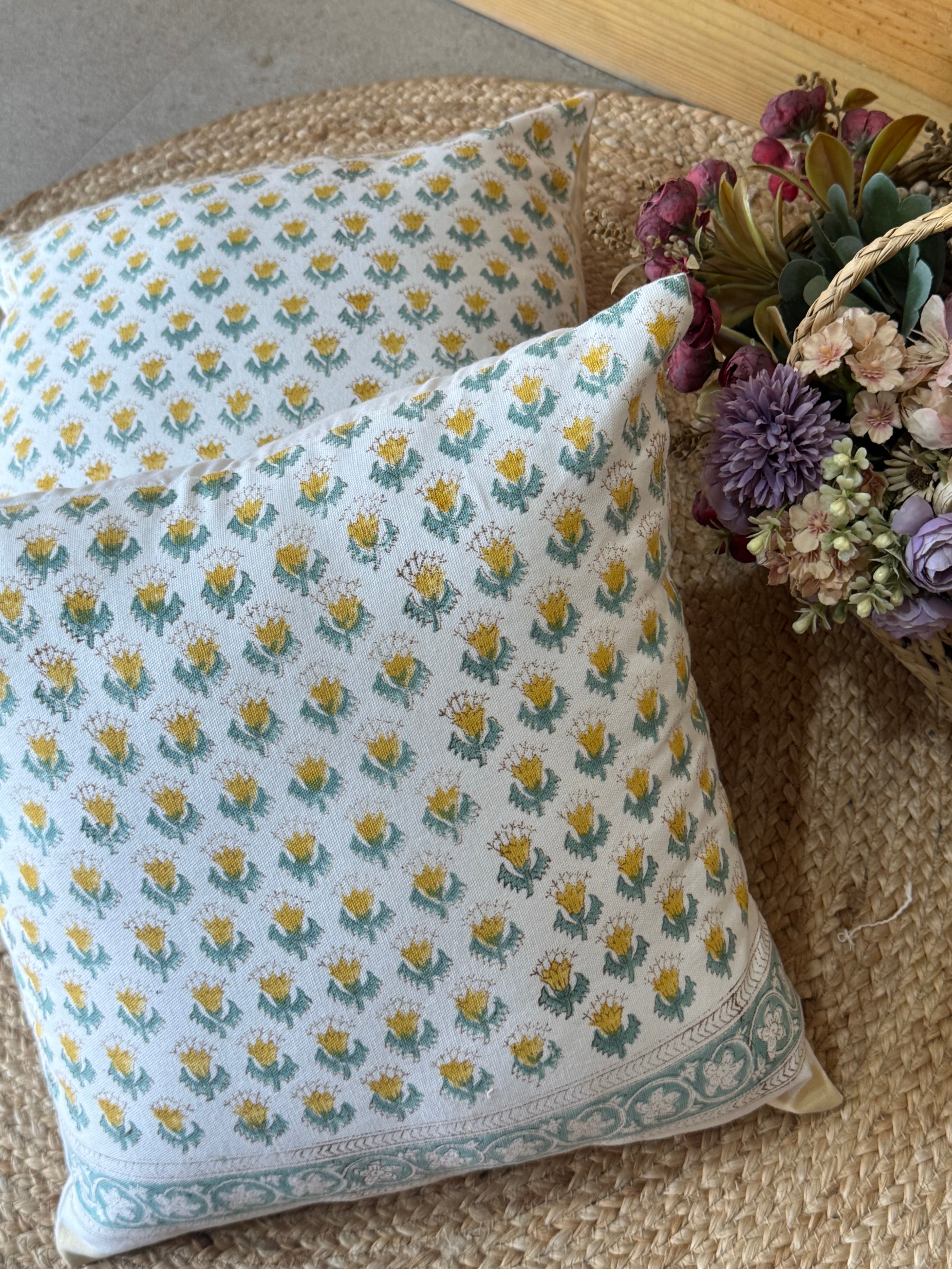 A PAIR OF HANDBLOCK PRINTED 16*16 INCHES CUSHION COVER