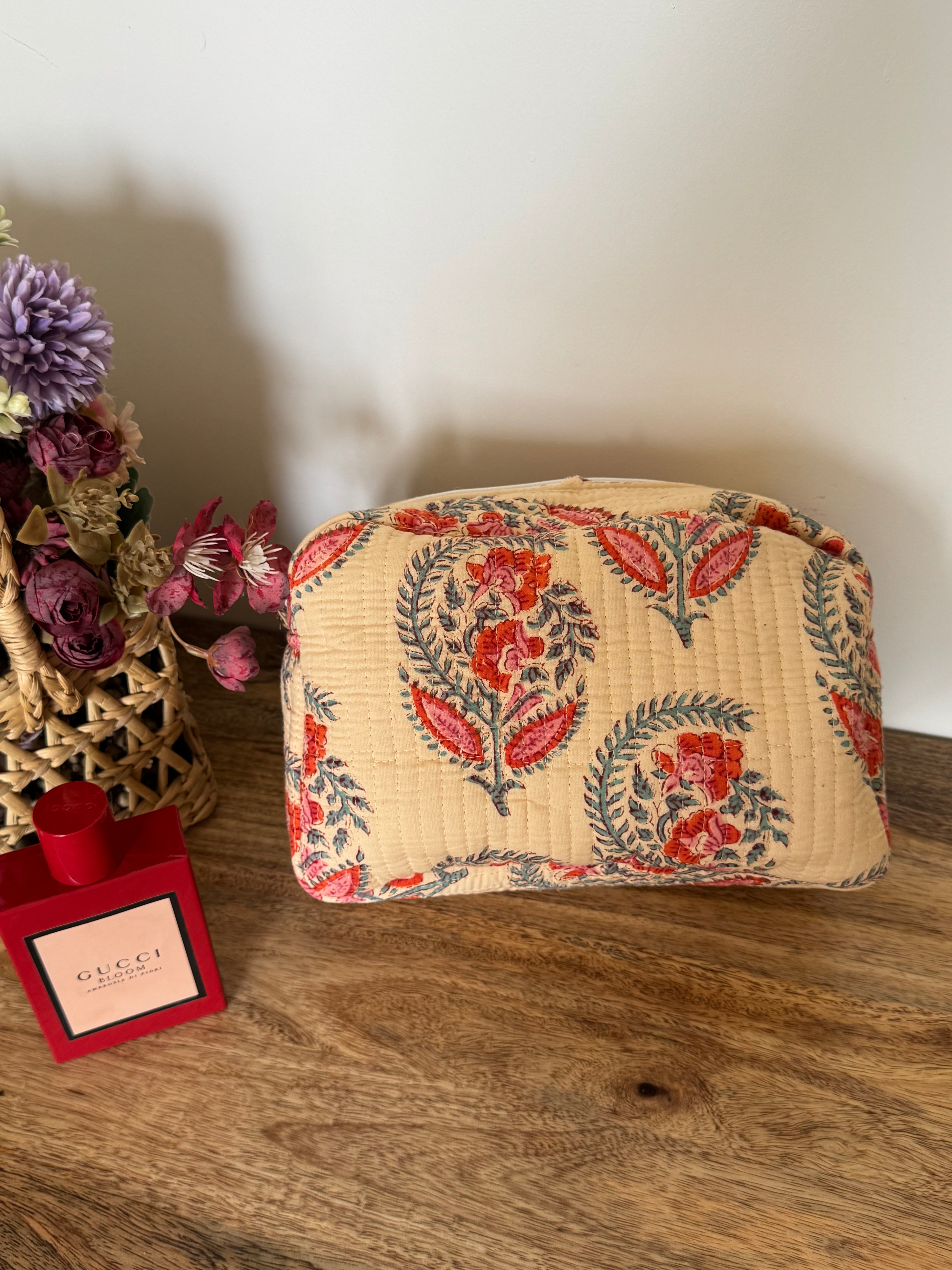 MULTI PURPOSE TOILETRY BAG