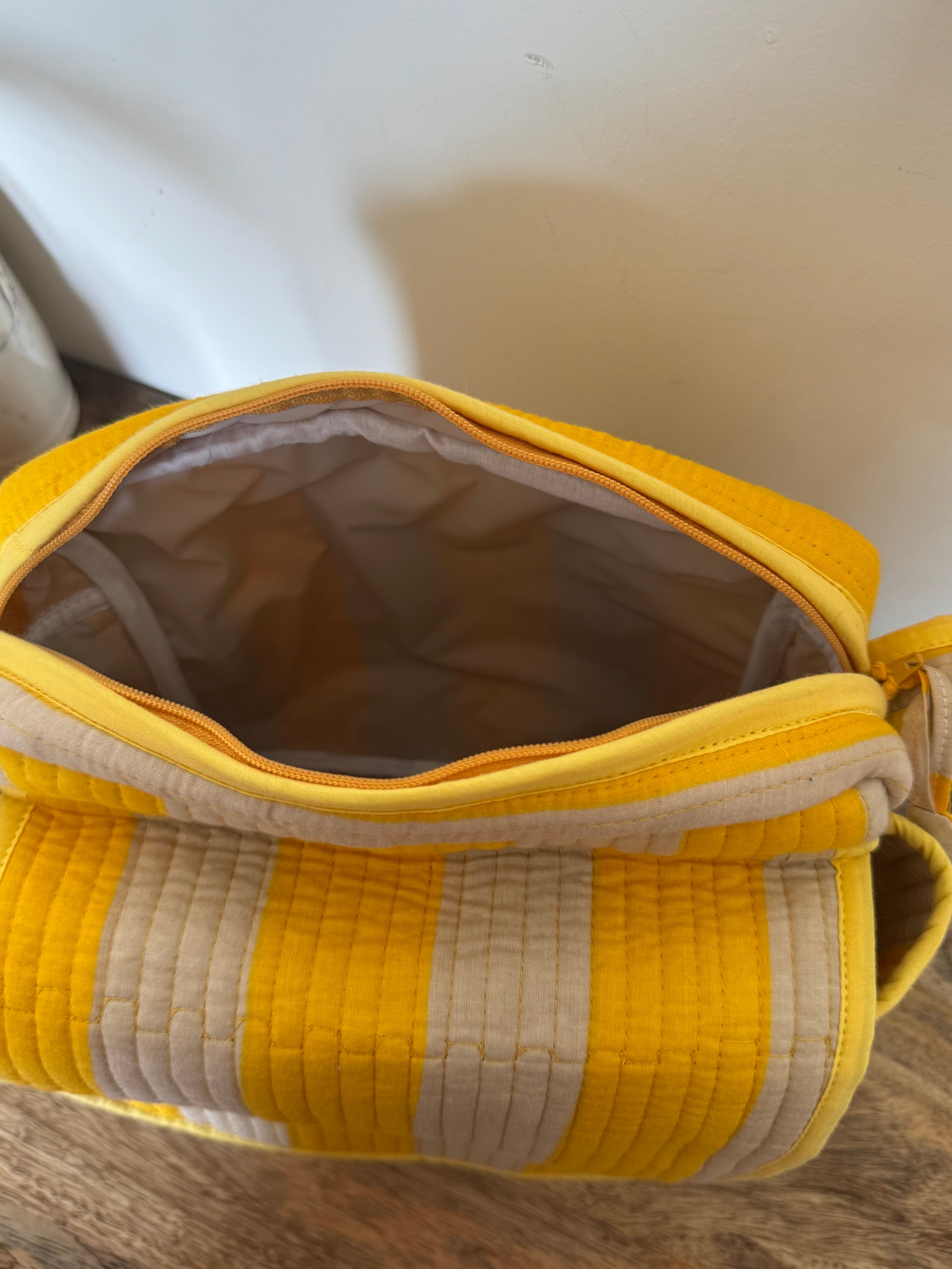 MAKEUP-ON-THE-GO/ DIAPER CHANGING BAG