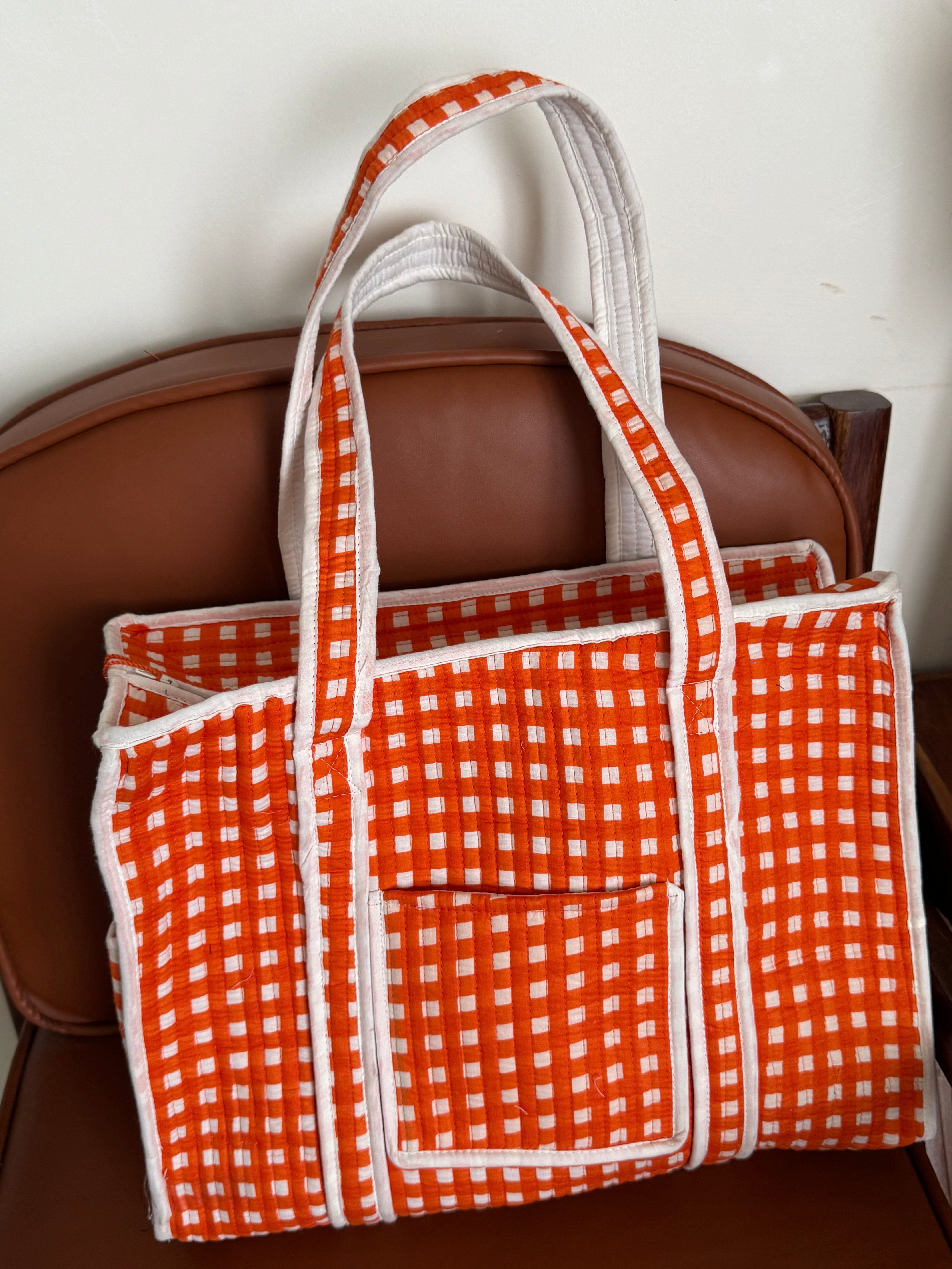 MEDIUM TOTE BAG WITH THREE POCKETS