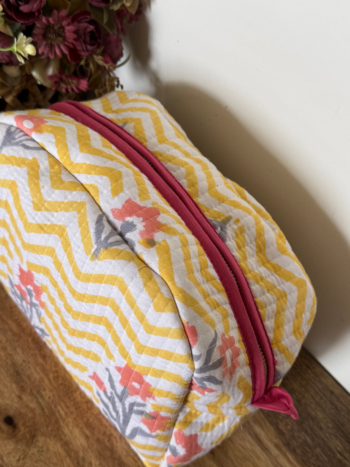 TOILETRY BAG WITH METAL ZIP