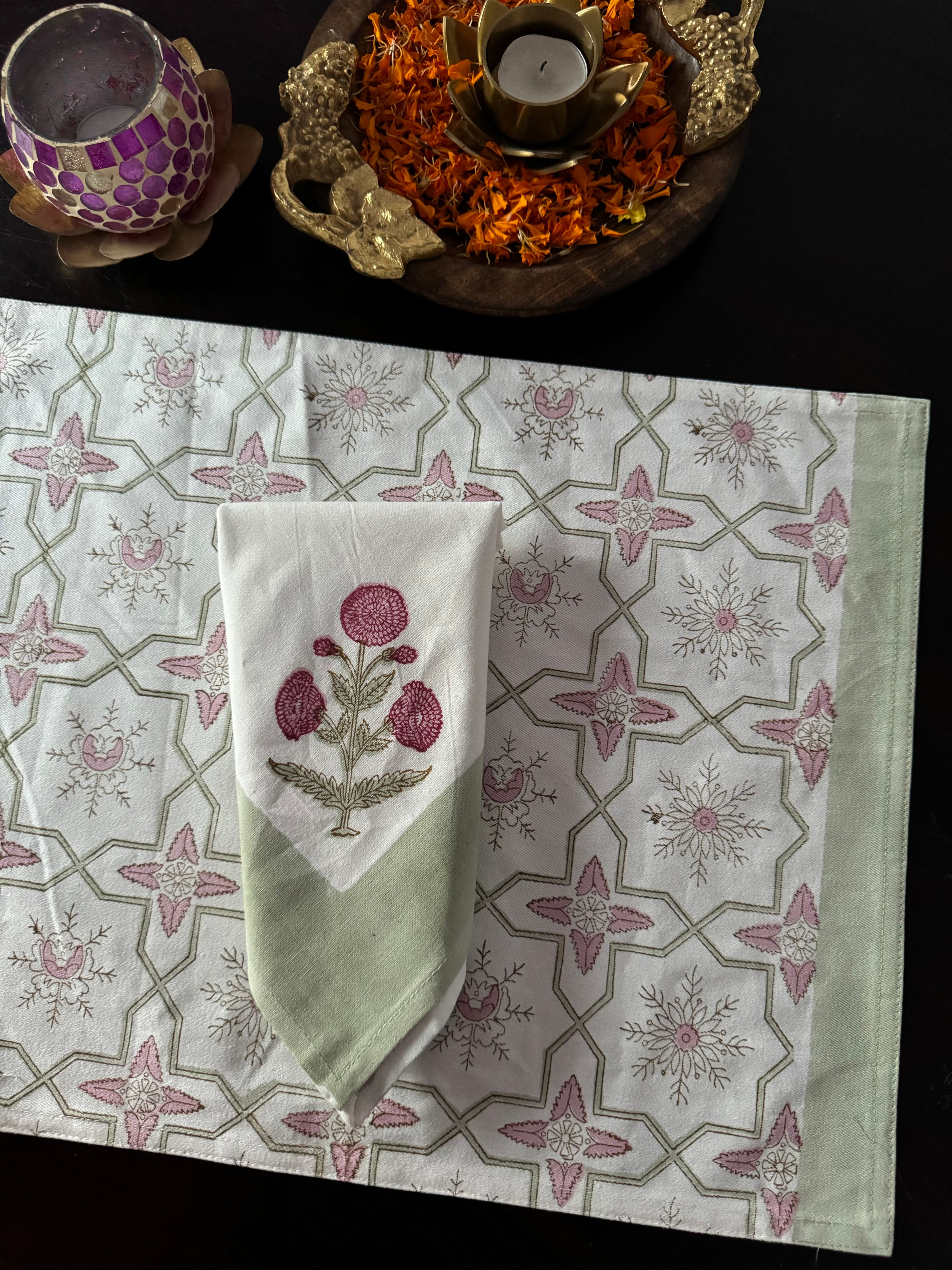 A PAIR HANDBLOCK PRINTED TABLE MAT AND NAPKIN SET