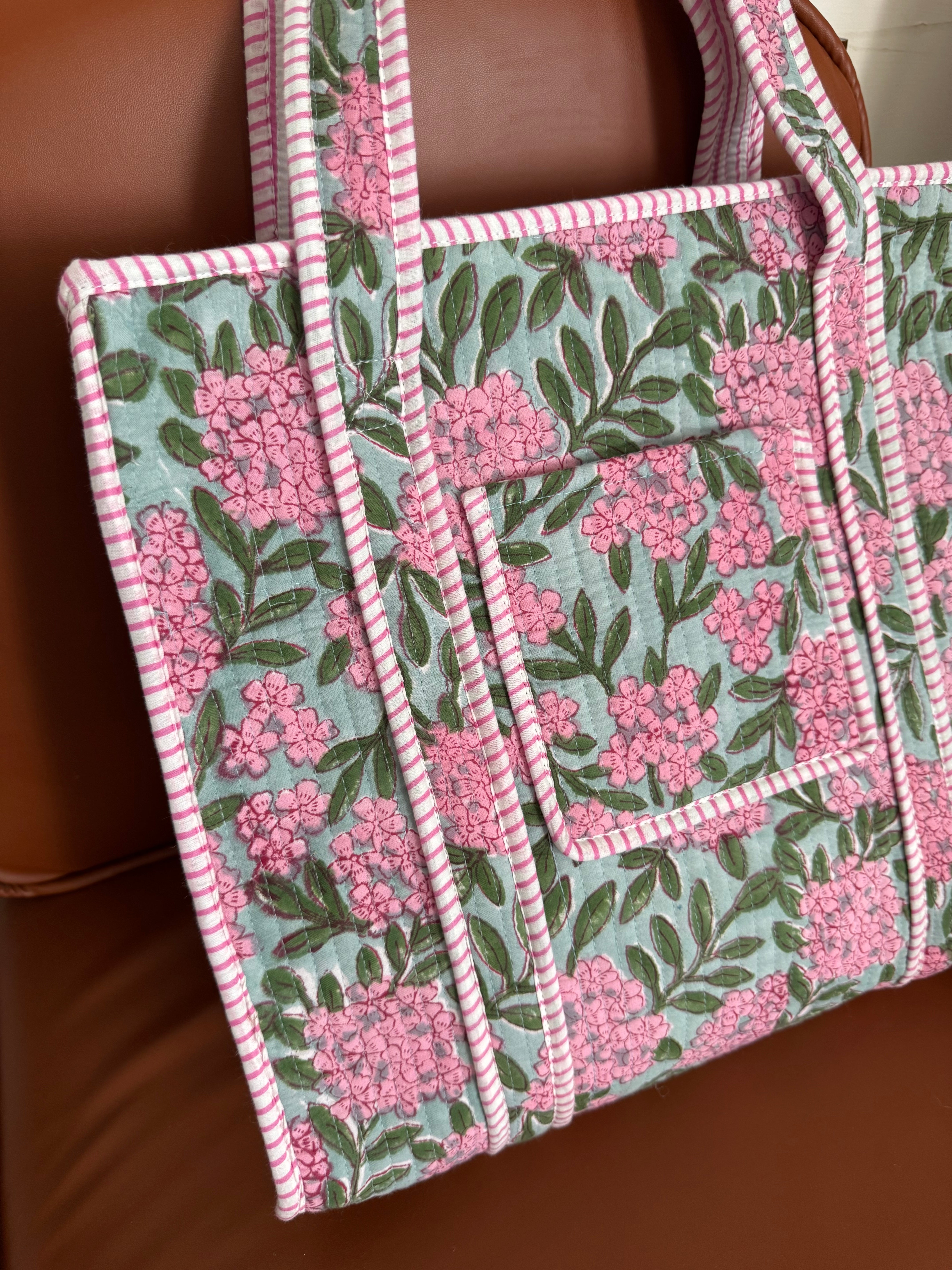 MEDIUM TOTE BAG WITH THREE POCKETS