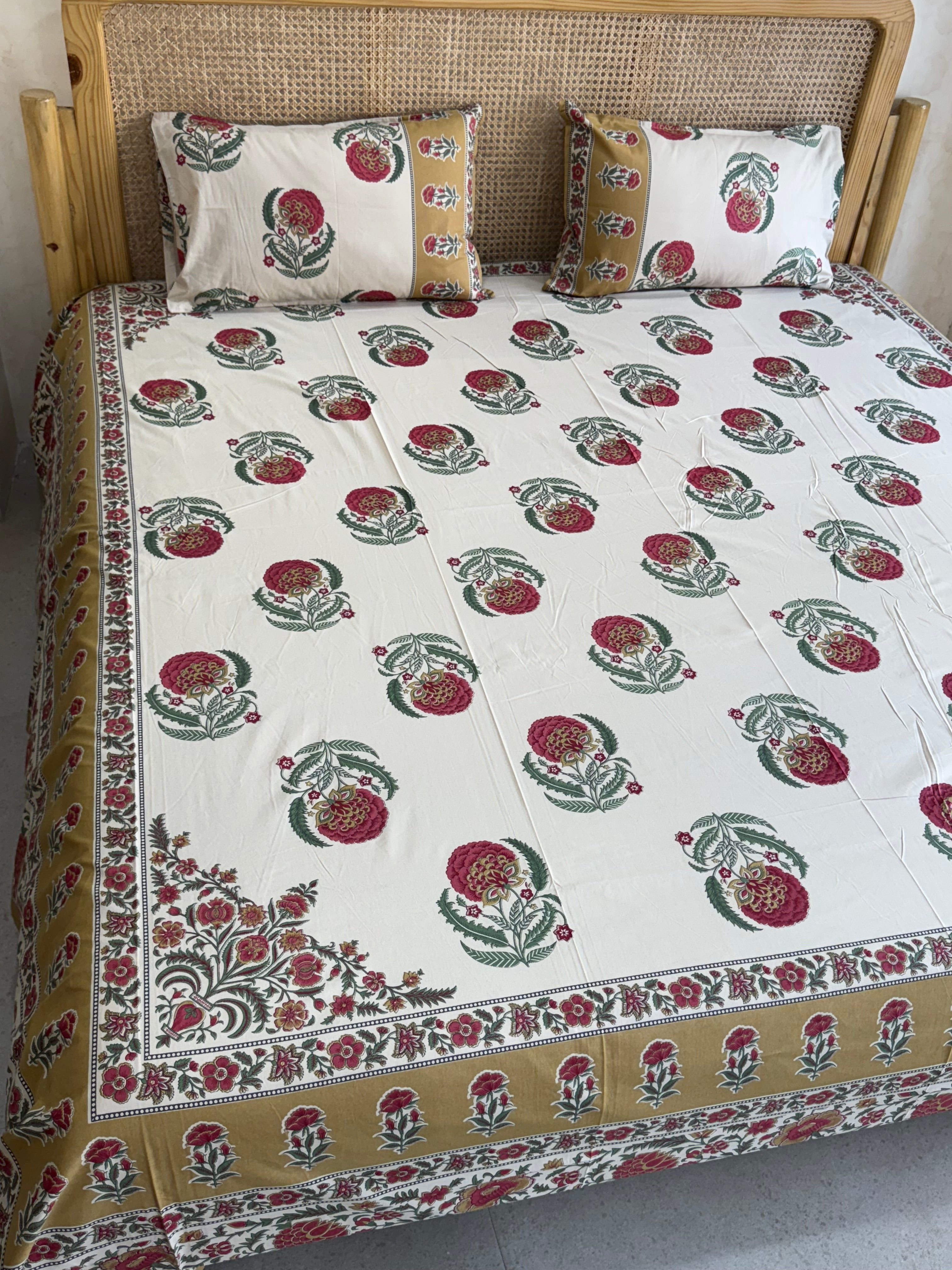 RANGREZ BEDSHEET WITH TWO REVERSIBLE PILLOW COVERS