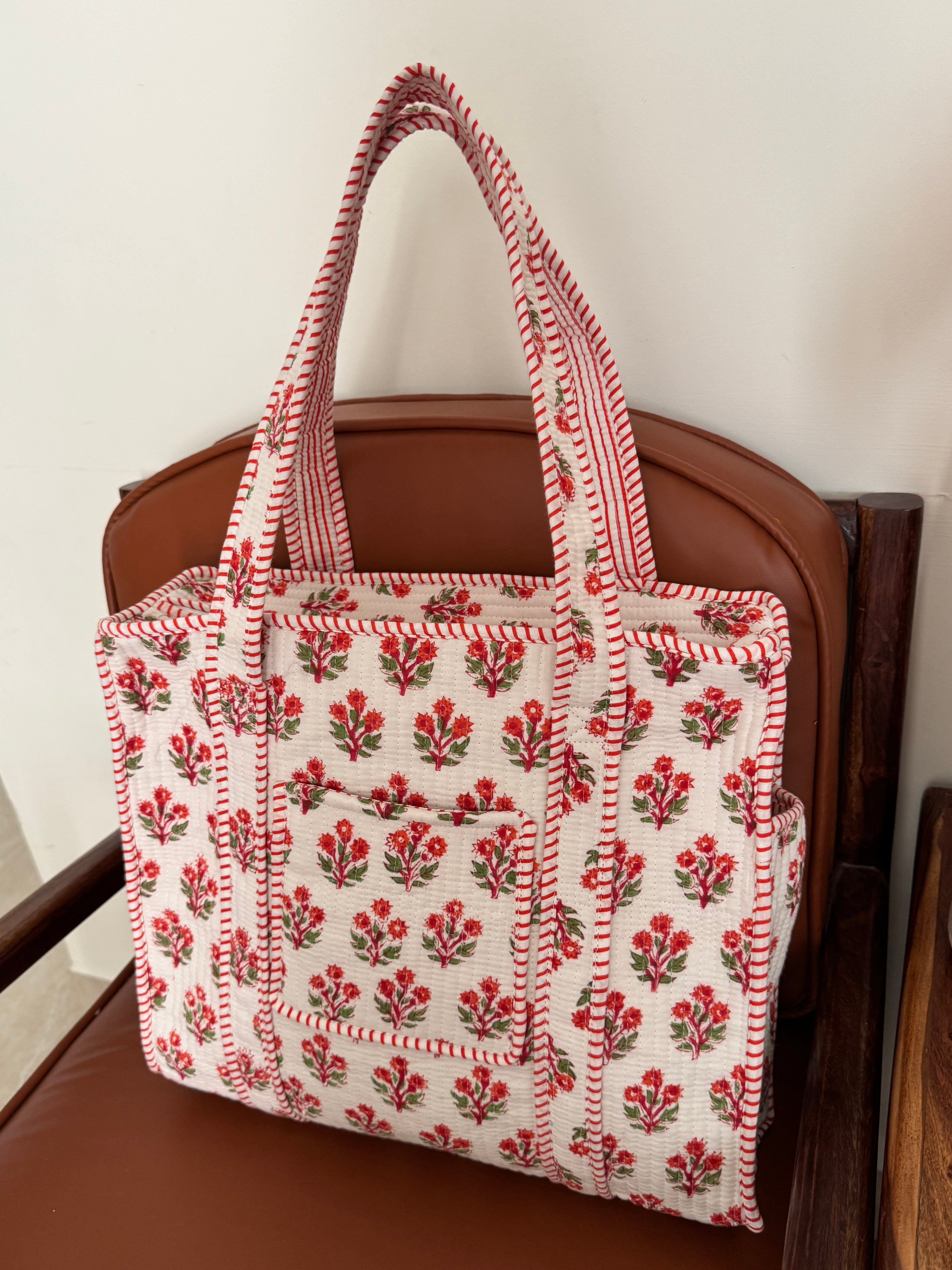 MEDIUM TOTE BAG WITH THREE POCKETS
