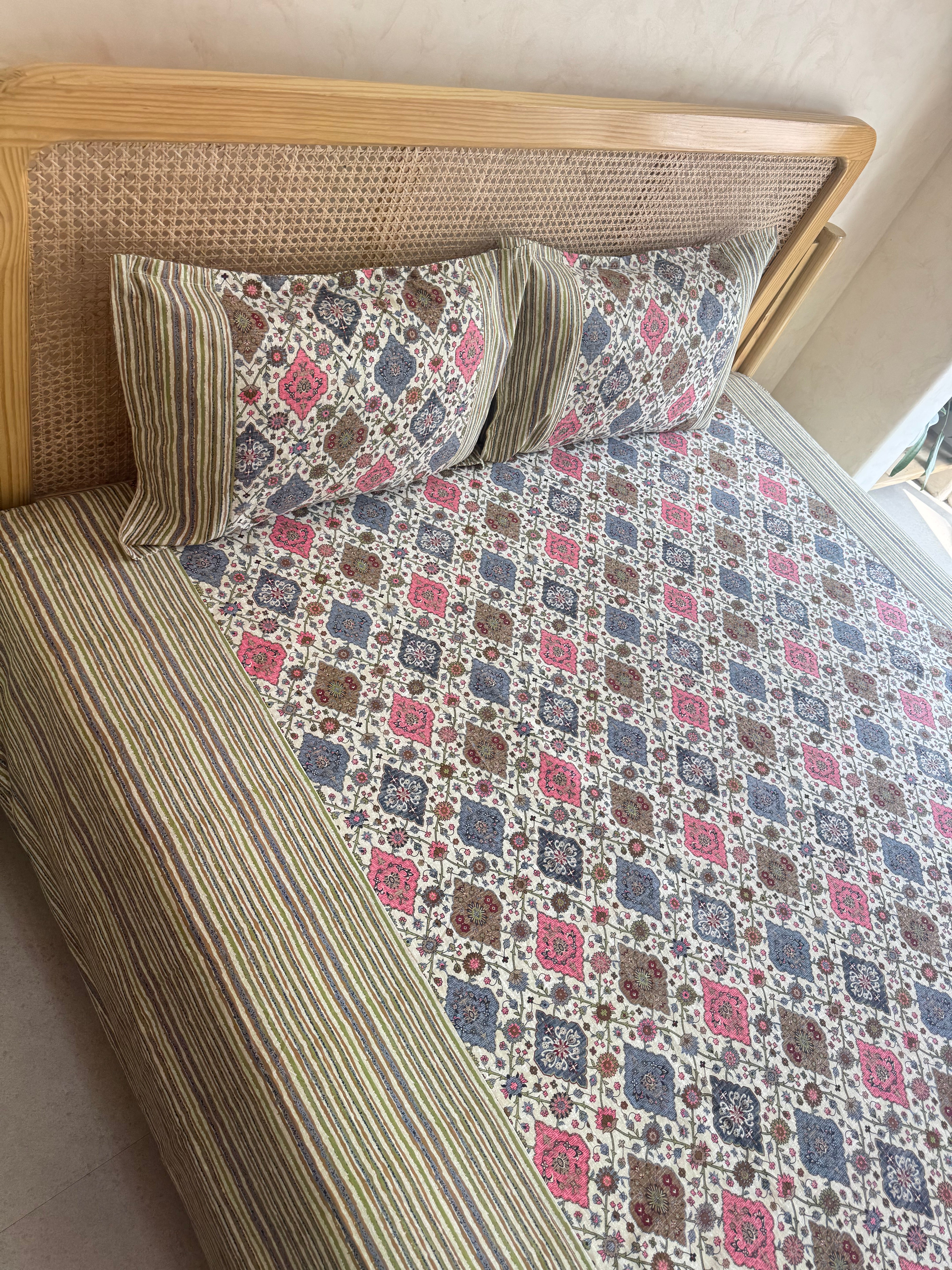 KANAK BEDSHEET WITH TWO PILLOW CASES