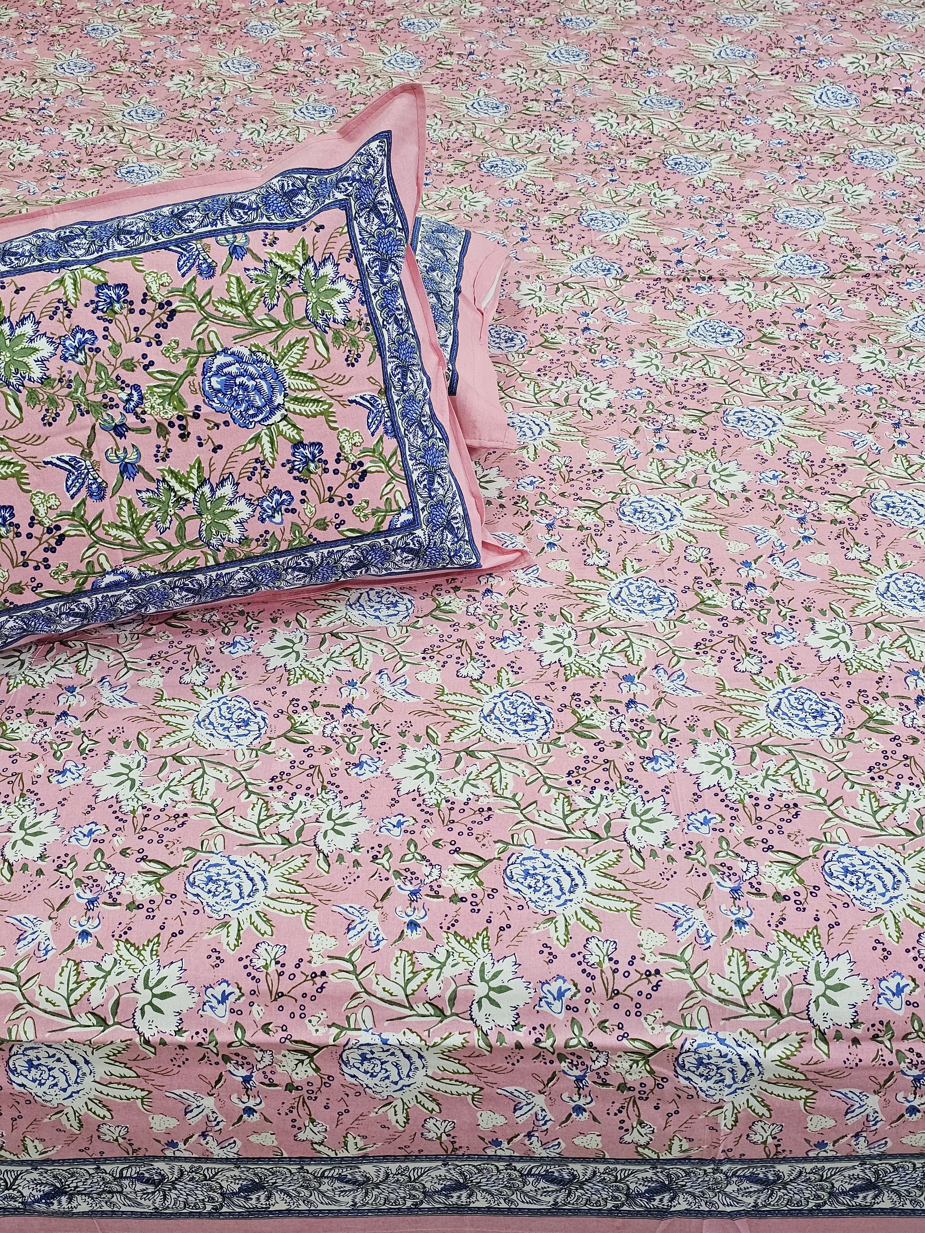 RANGREZ BEDSHEET WITH TWO REVERSIBLE PILLOW COVERS