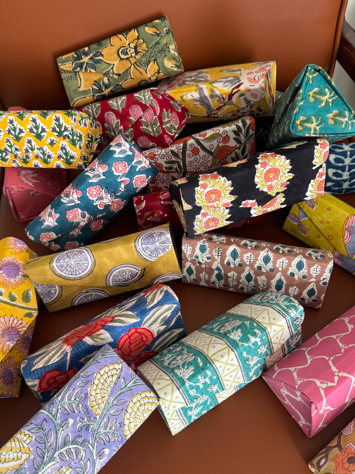 A PAIR OF COLLAPSIBLE BLOCK PRINTED SUNGLASSES COVER